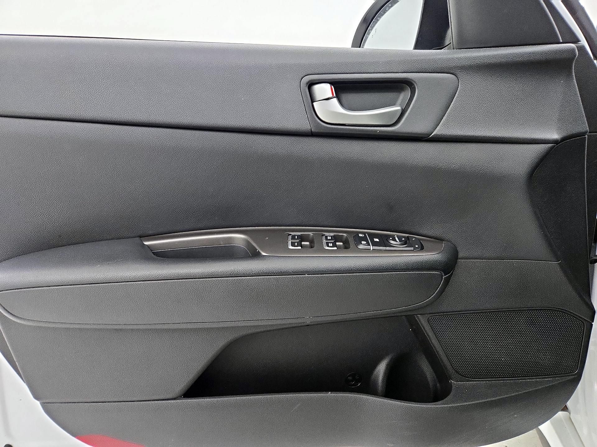 Thumbnail: 2019 Kia Optima - 12