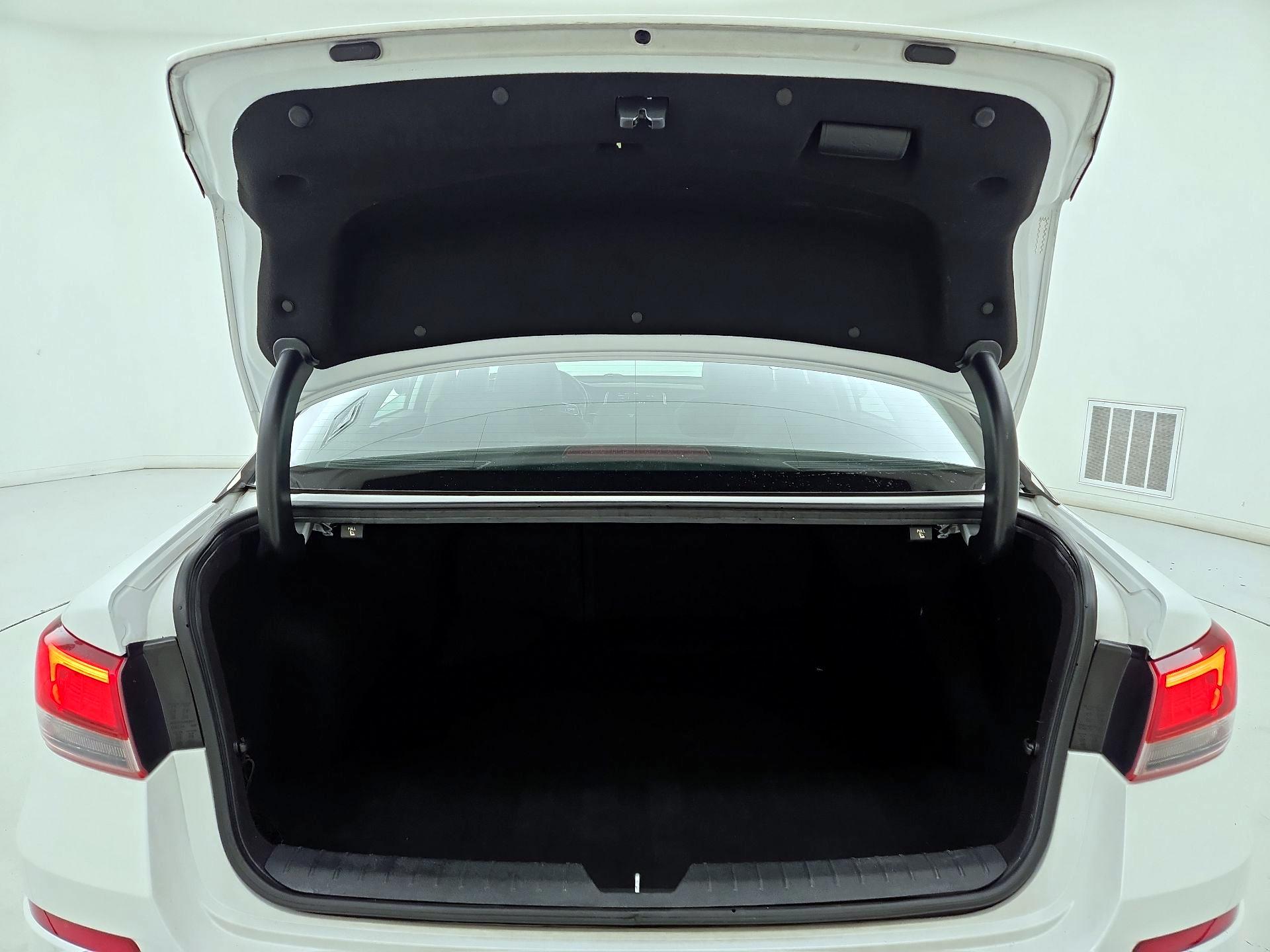 Thumbnail: 2019 Kia Optima - 20