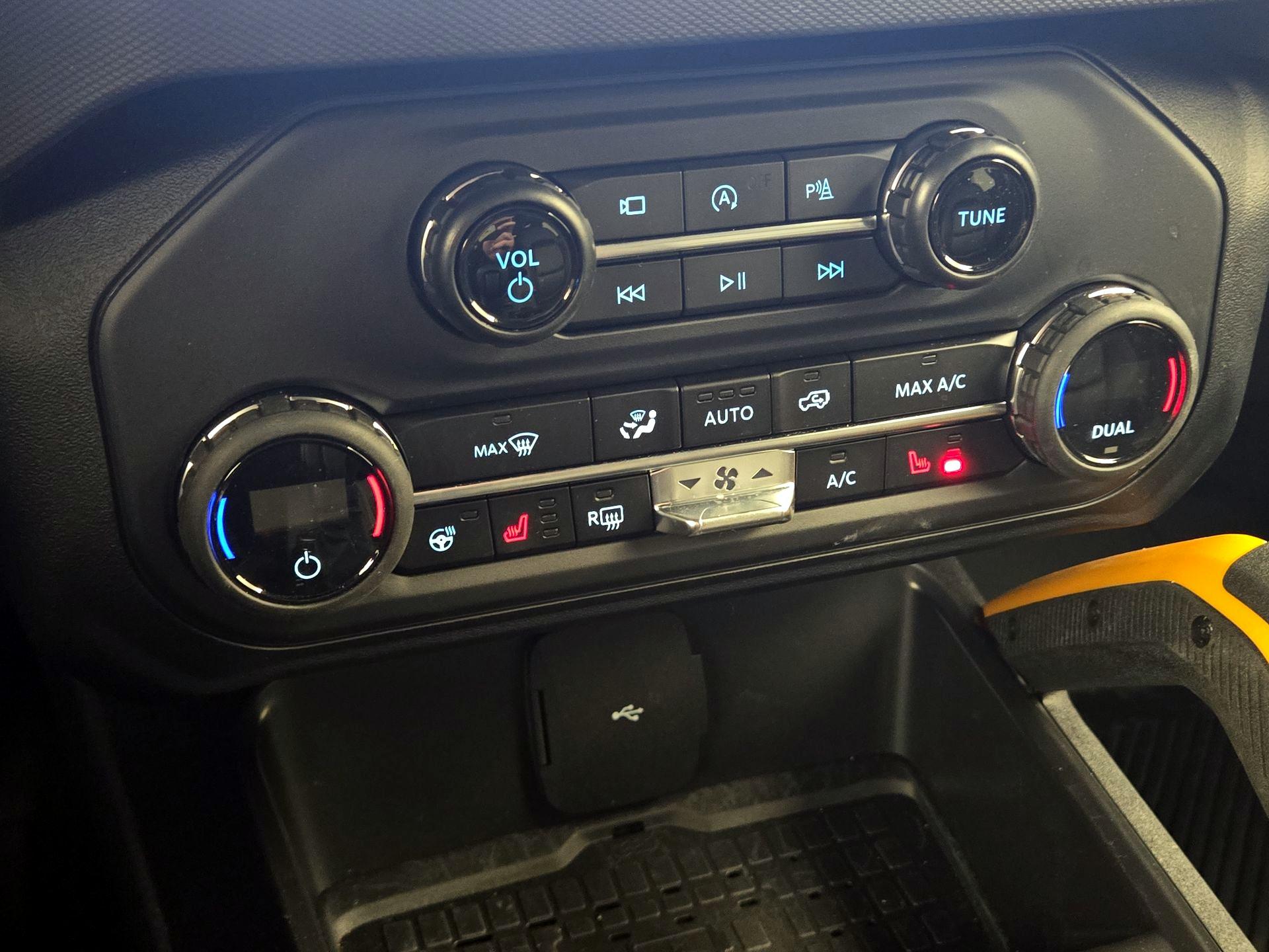 Thumbnail: 2024 Ford Bronco - 17