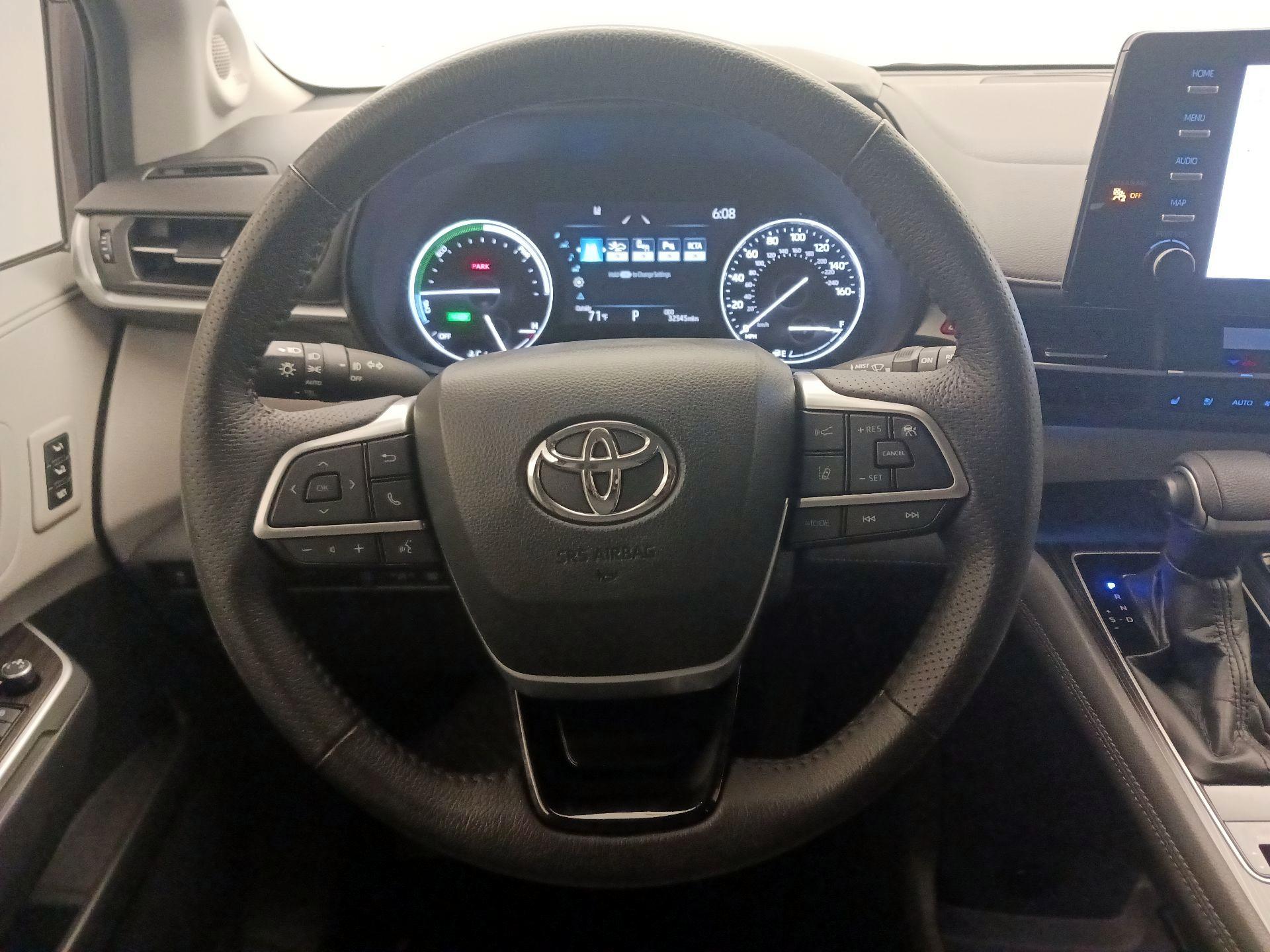 Thumbnail: 2021 Toyota Sienna - 10
