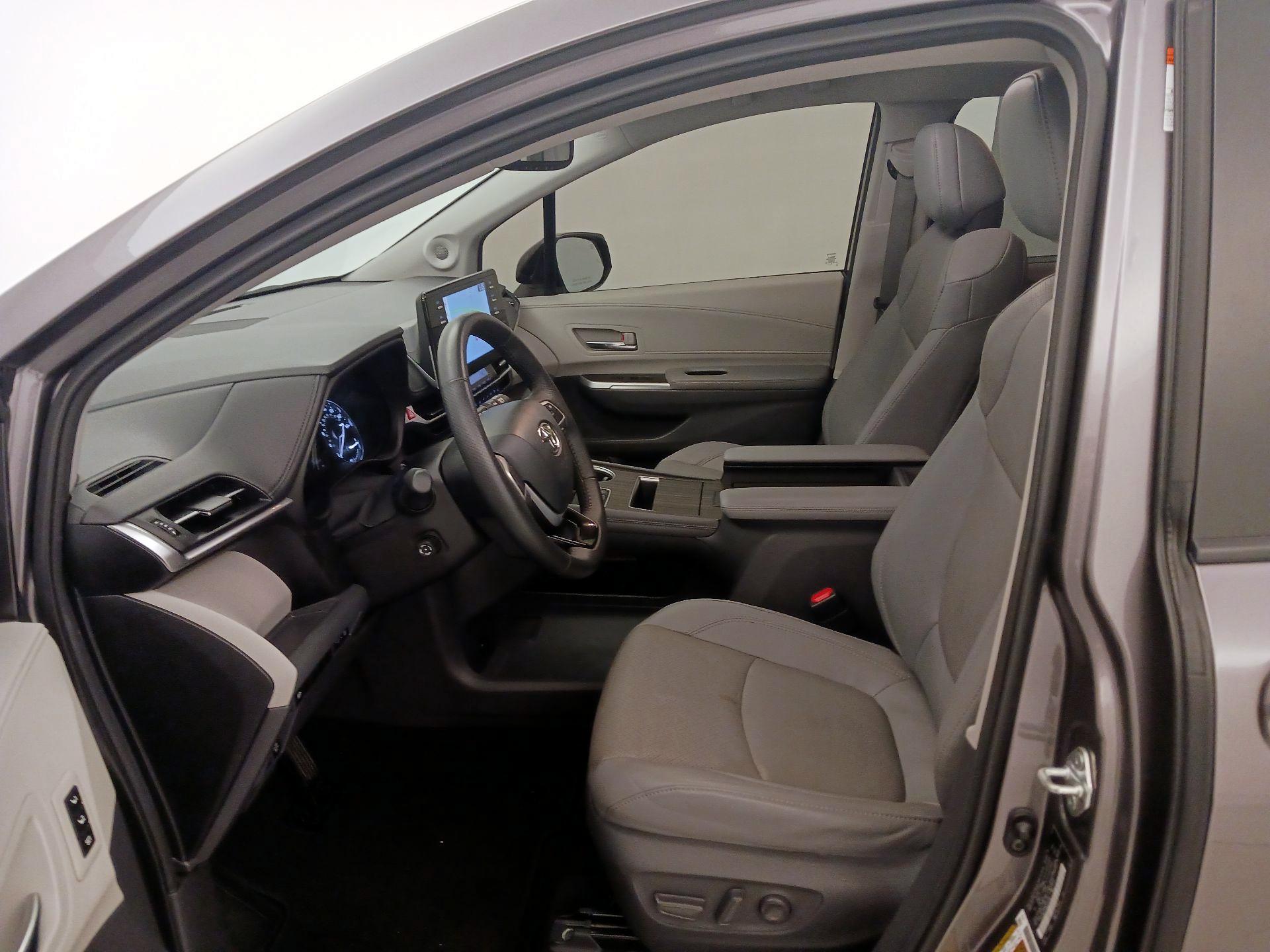 Thumbnail: 2021 Toyota Sienna - 11