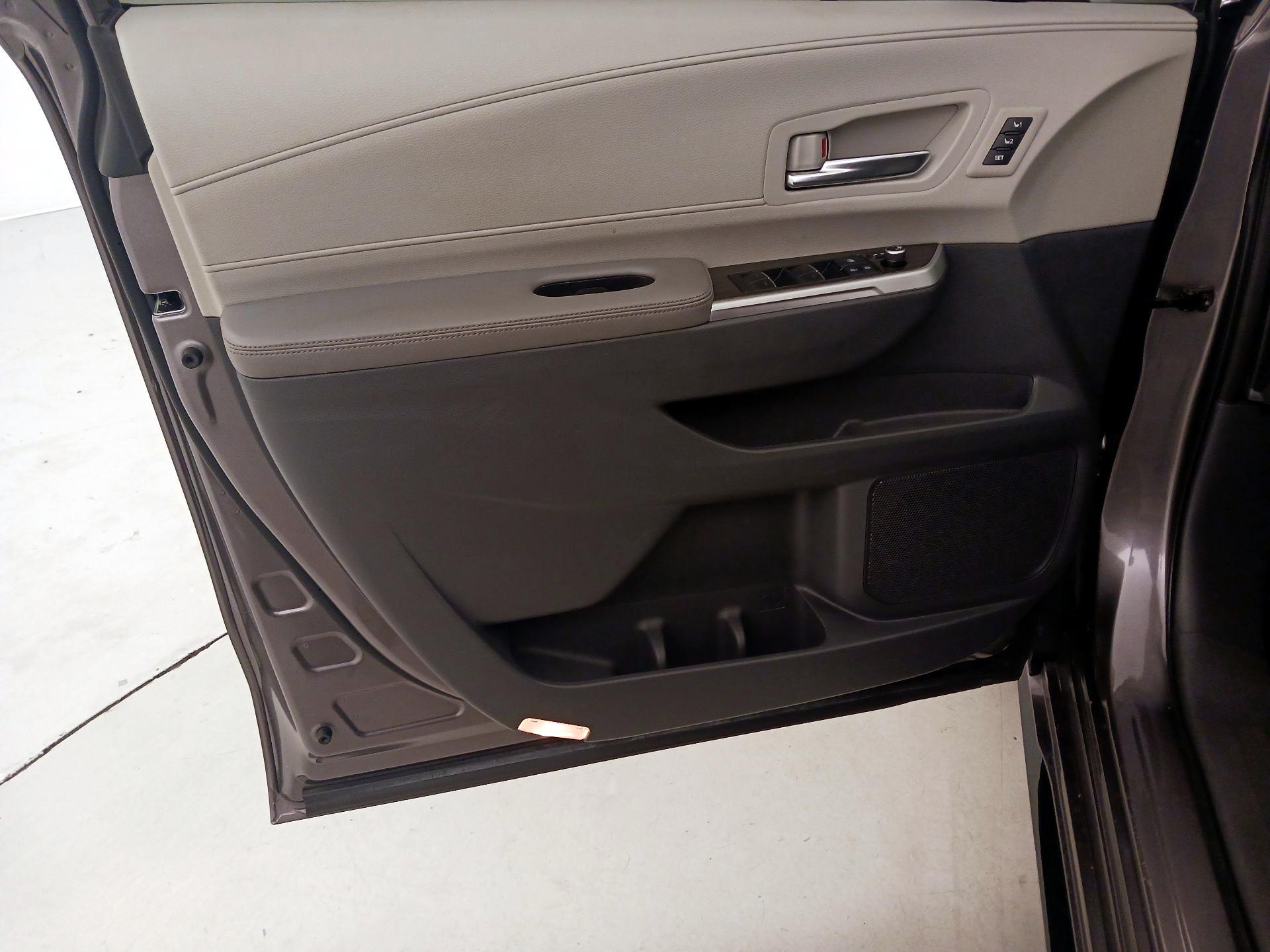 Thumbnail: 2021 Toyota Sienna - 12