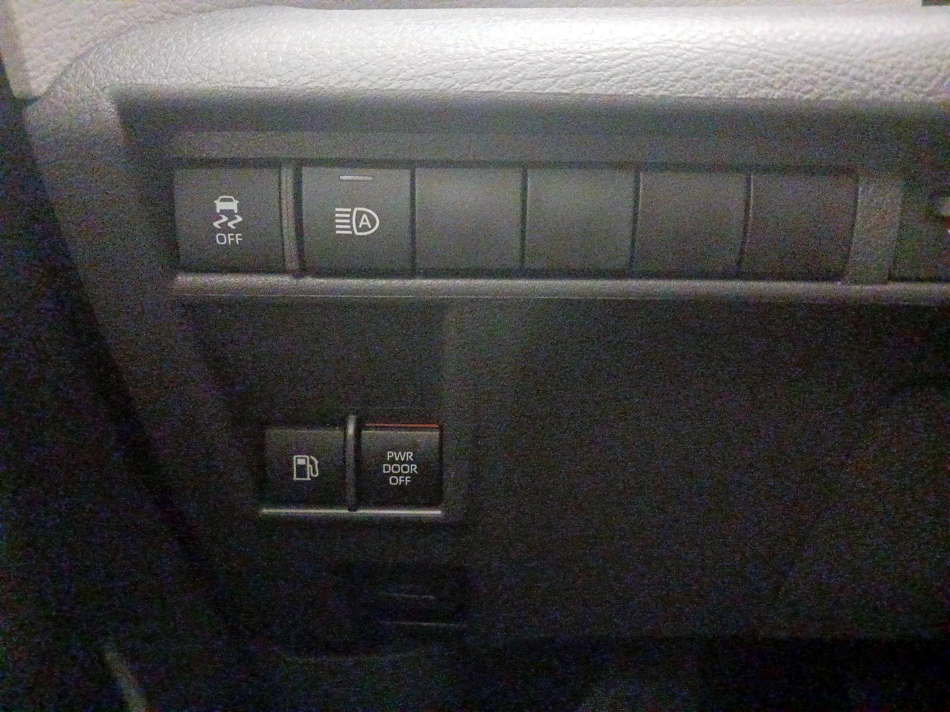 Thumbnail: 2021 Toyota Sienna - 13