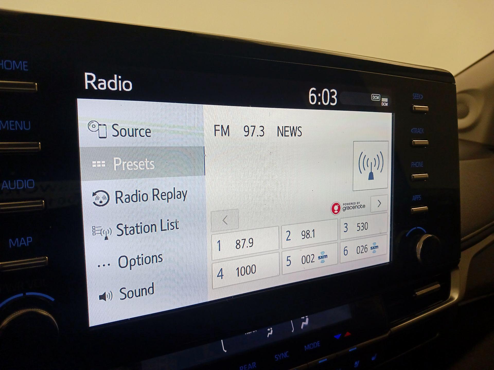 Thumbnail: 2021 Toyota Sienna - 16