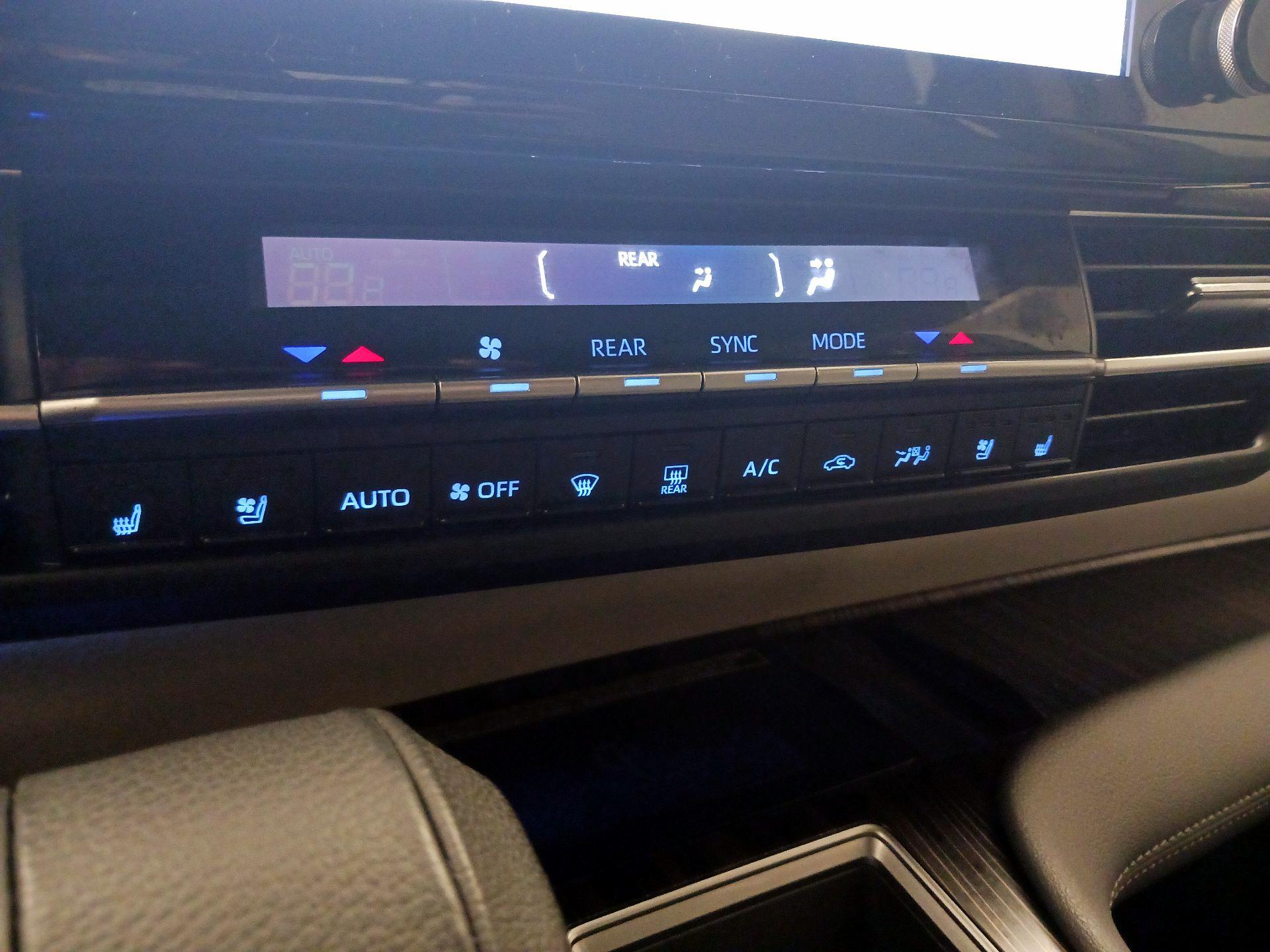 Thumbnail: 2021 Toyota Sienna - 17
