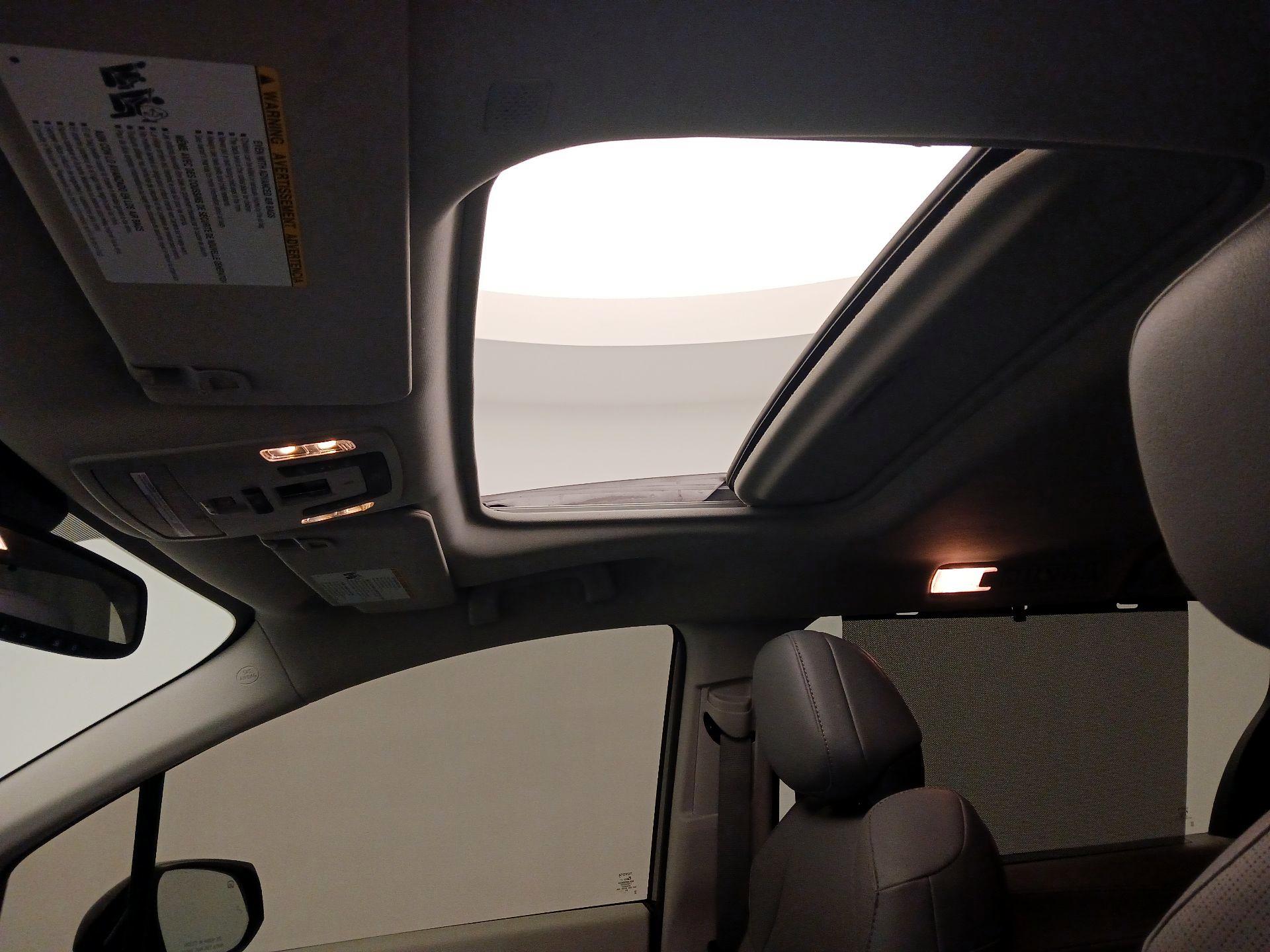 Thumbnail: 2021 Toyota Sienna - 20