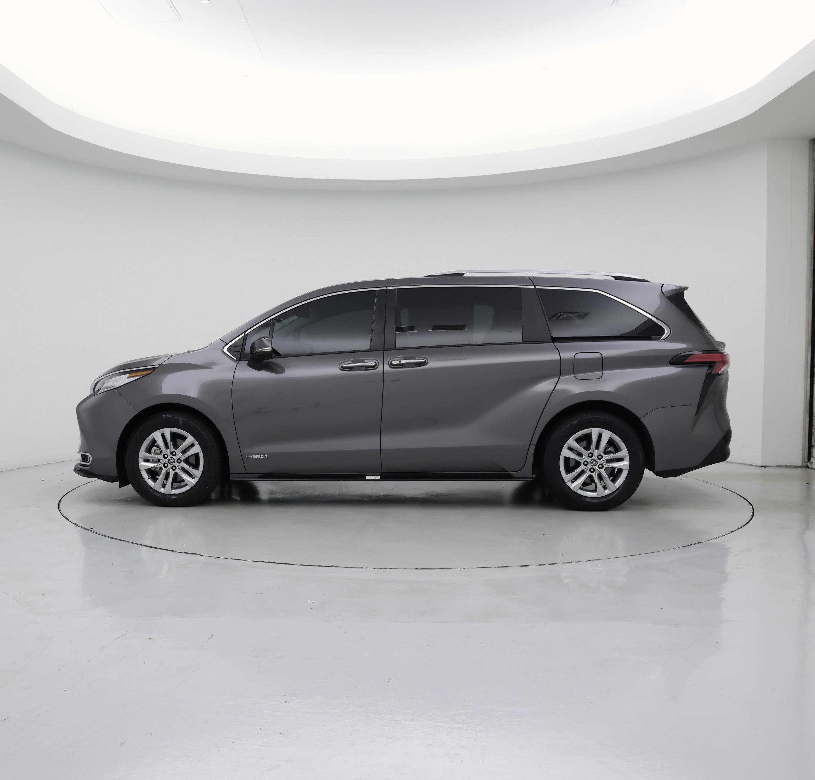 Thumbnail: 2021 Toyota Sienna - 3