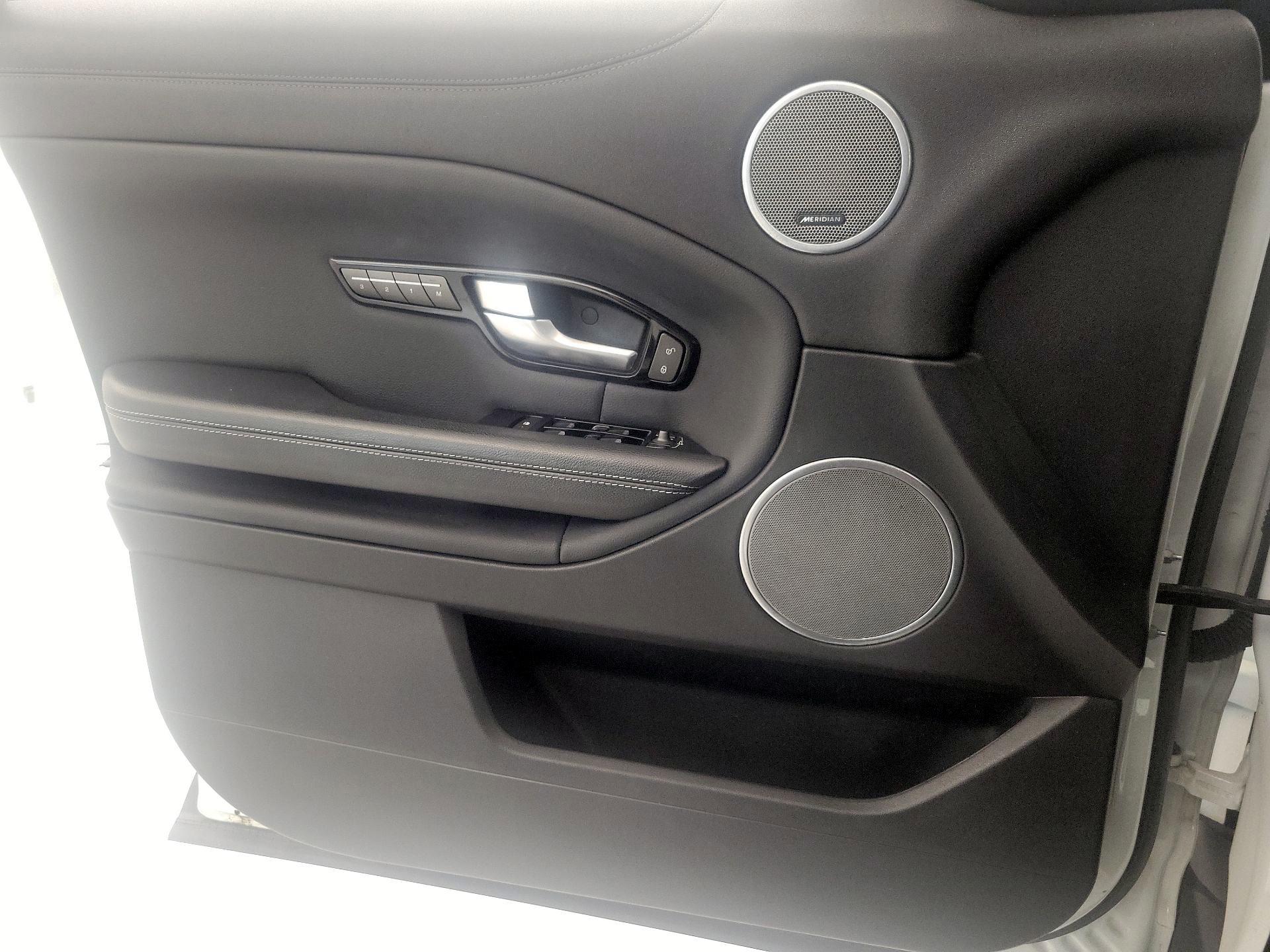 Thumbnail: 2017 Land Rover Range Rover Evoque - 12