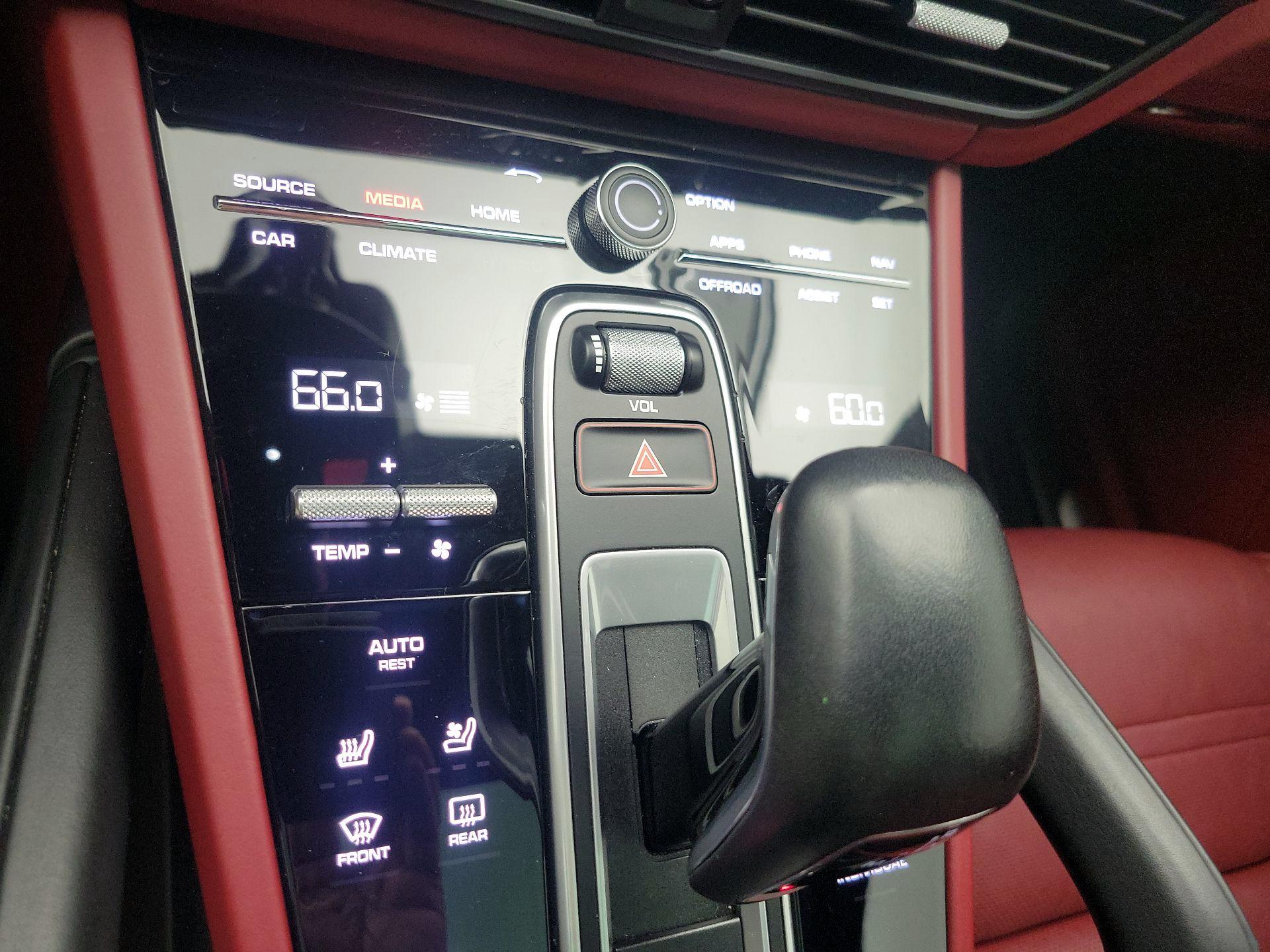 Thumbnail: 2019 Porsche Cayenne - 17