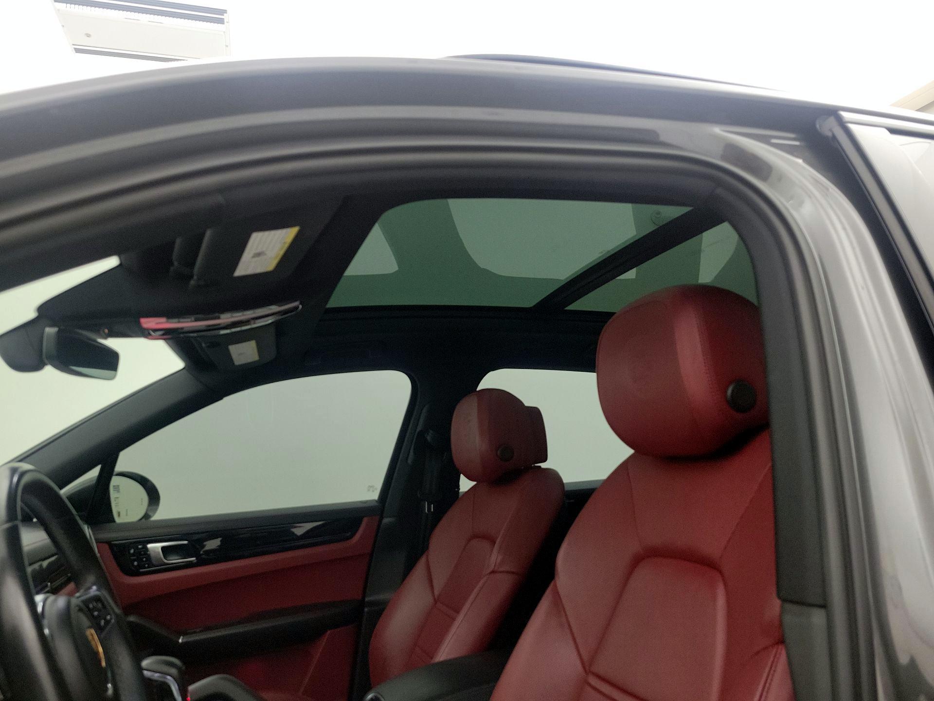 Thumbnail: 2019 Porsche Cayenne - 19