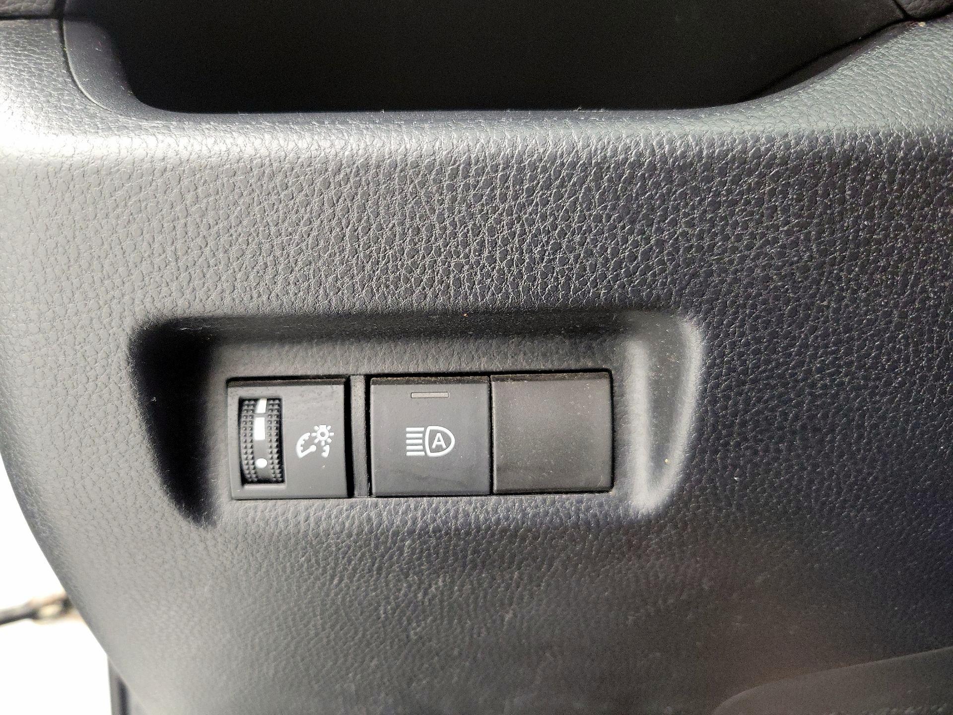 Thumbnail: 2019 Toyota RAV4 - 13