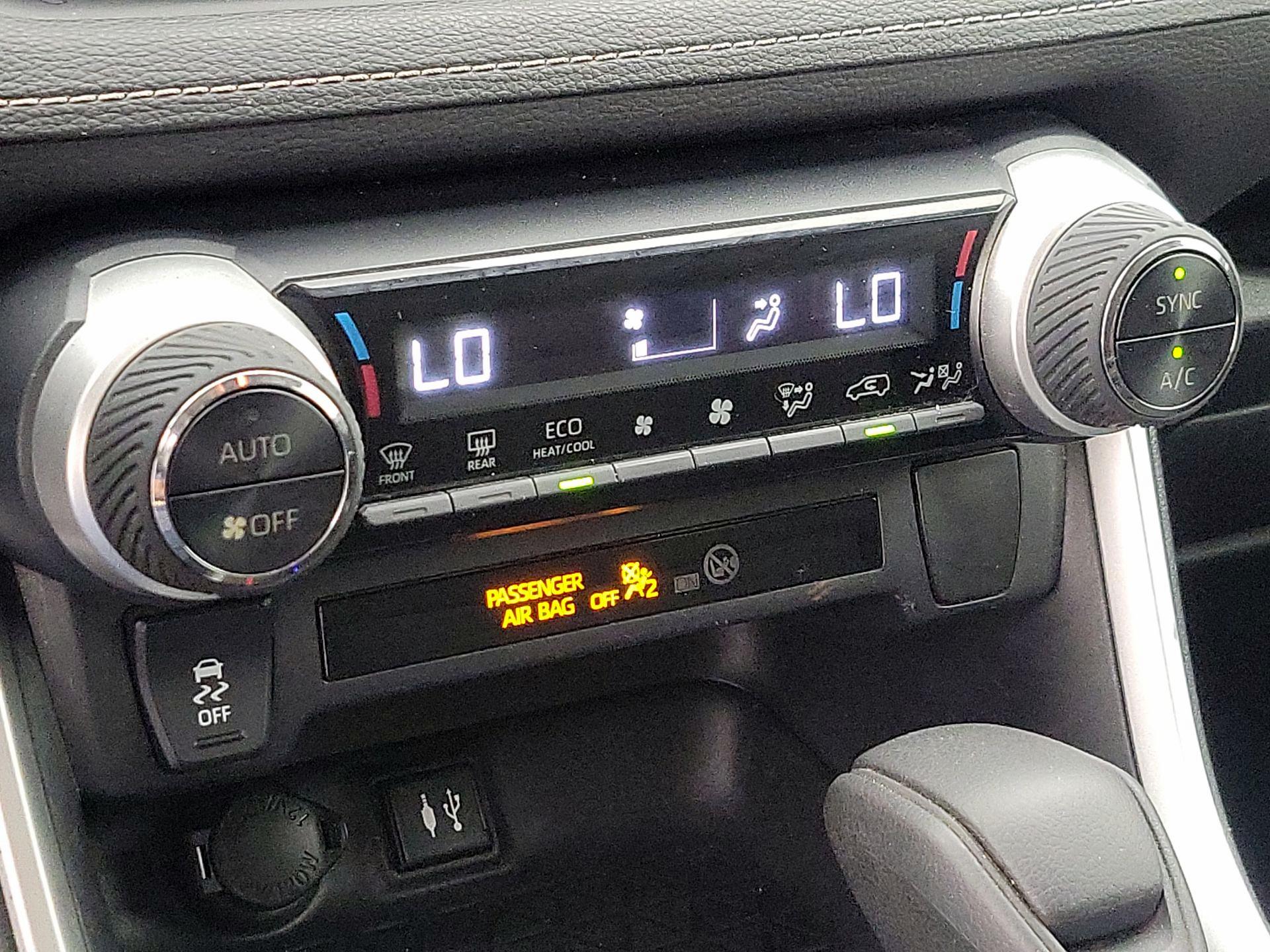 Thumbnail: 2019 Toyota RAV4 - 16