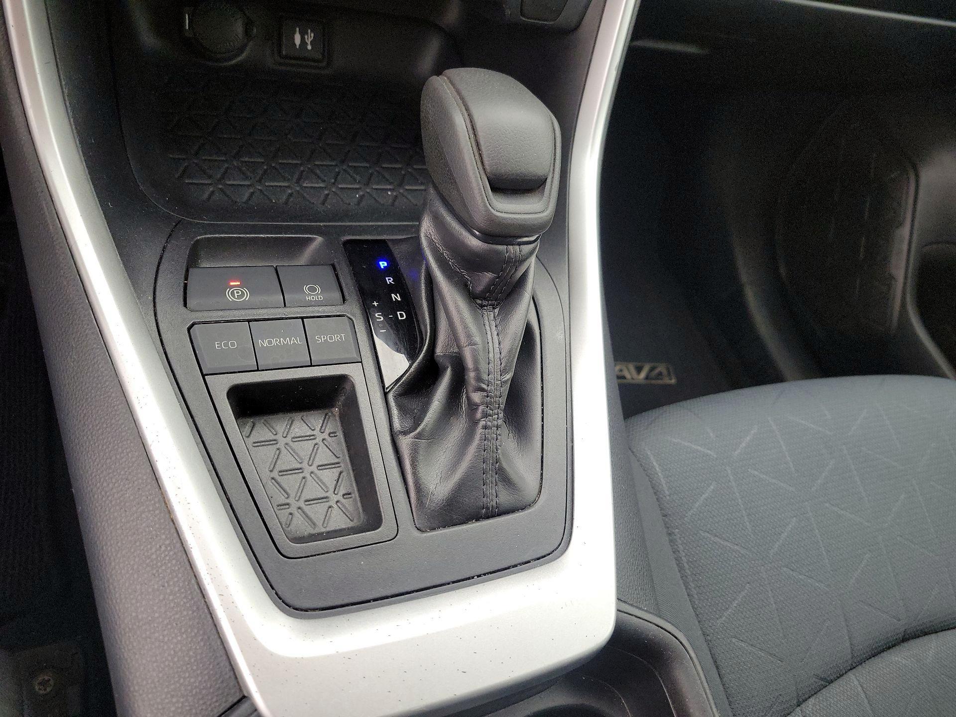 Thumbnail: 2019 Toyota RAV4 - 17