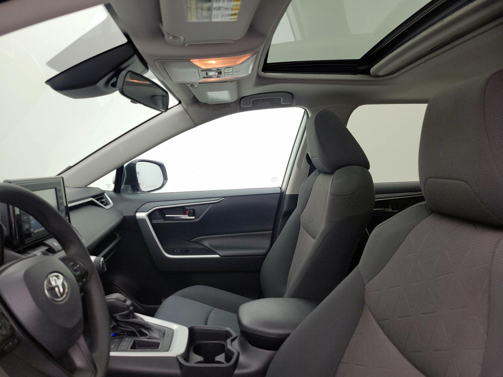 Thumbnail: 2019 Toyota RAV4 - 19