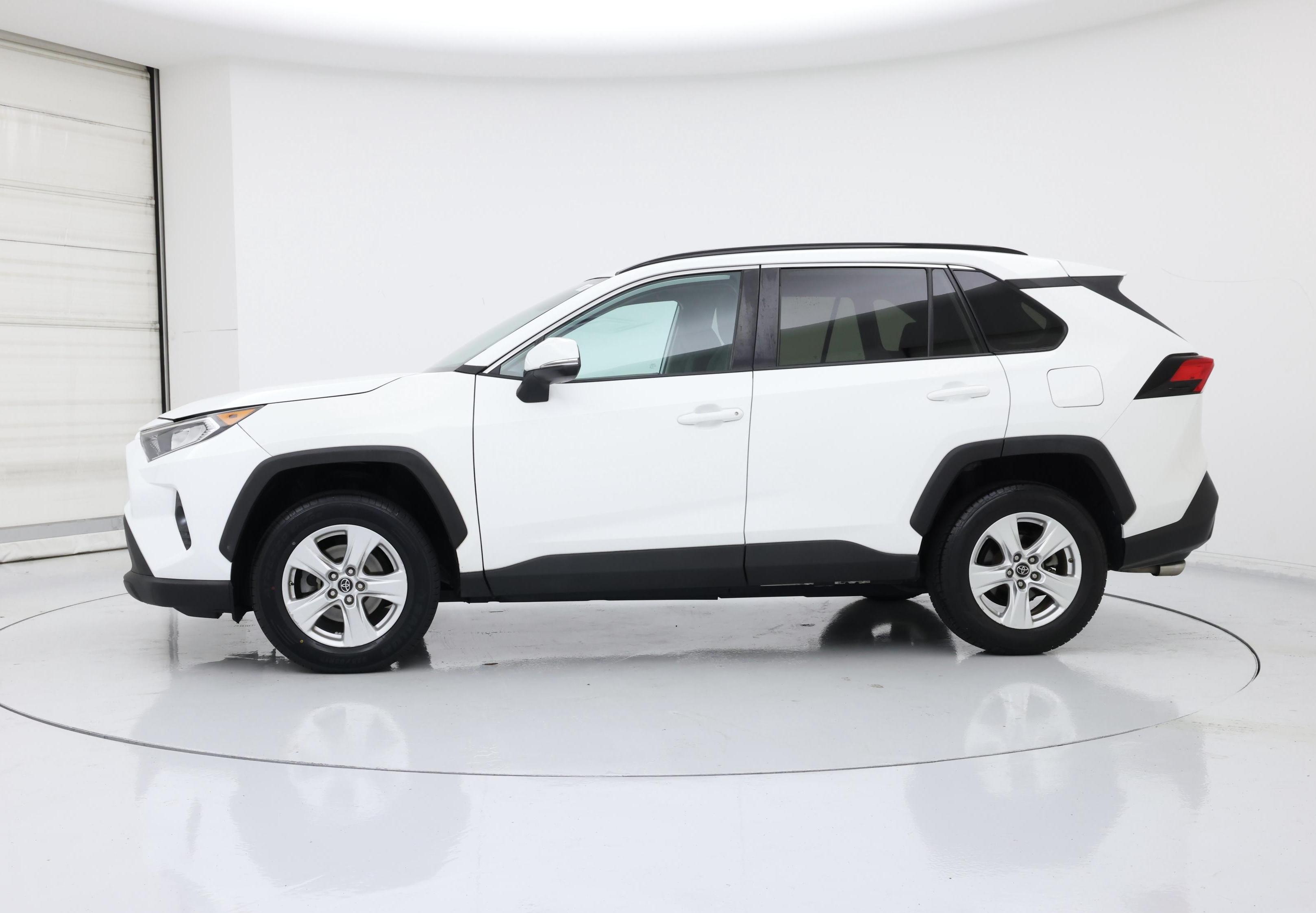 Thumbnail: 2019 Toyota RAV4 - 3
