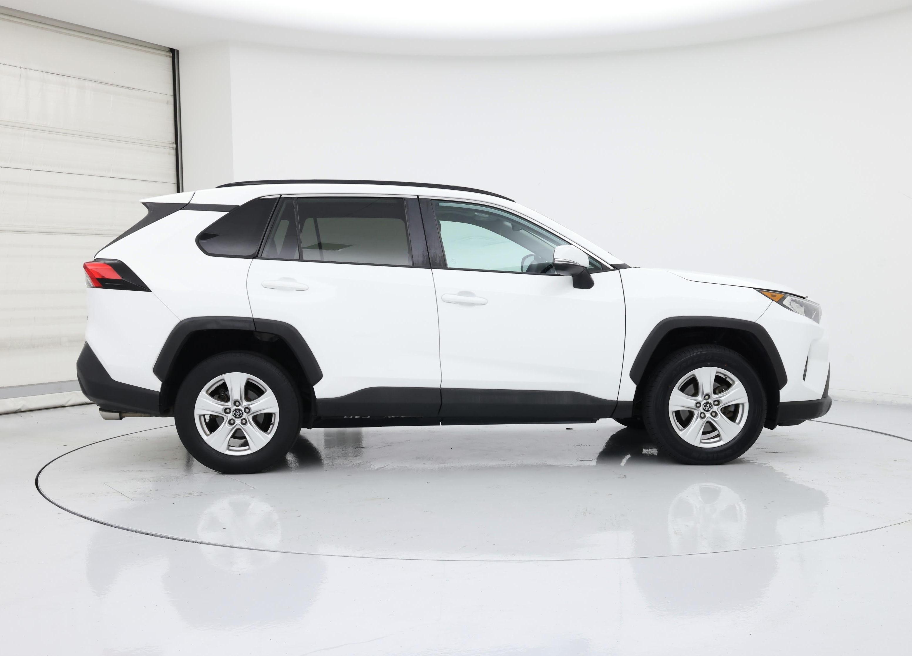 Thumbnail: 2019 Toyota RAV4 - 7