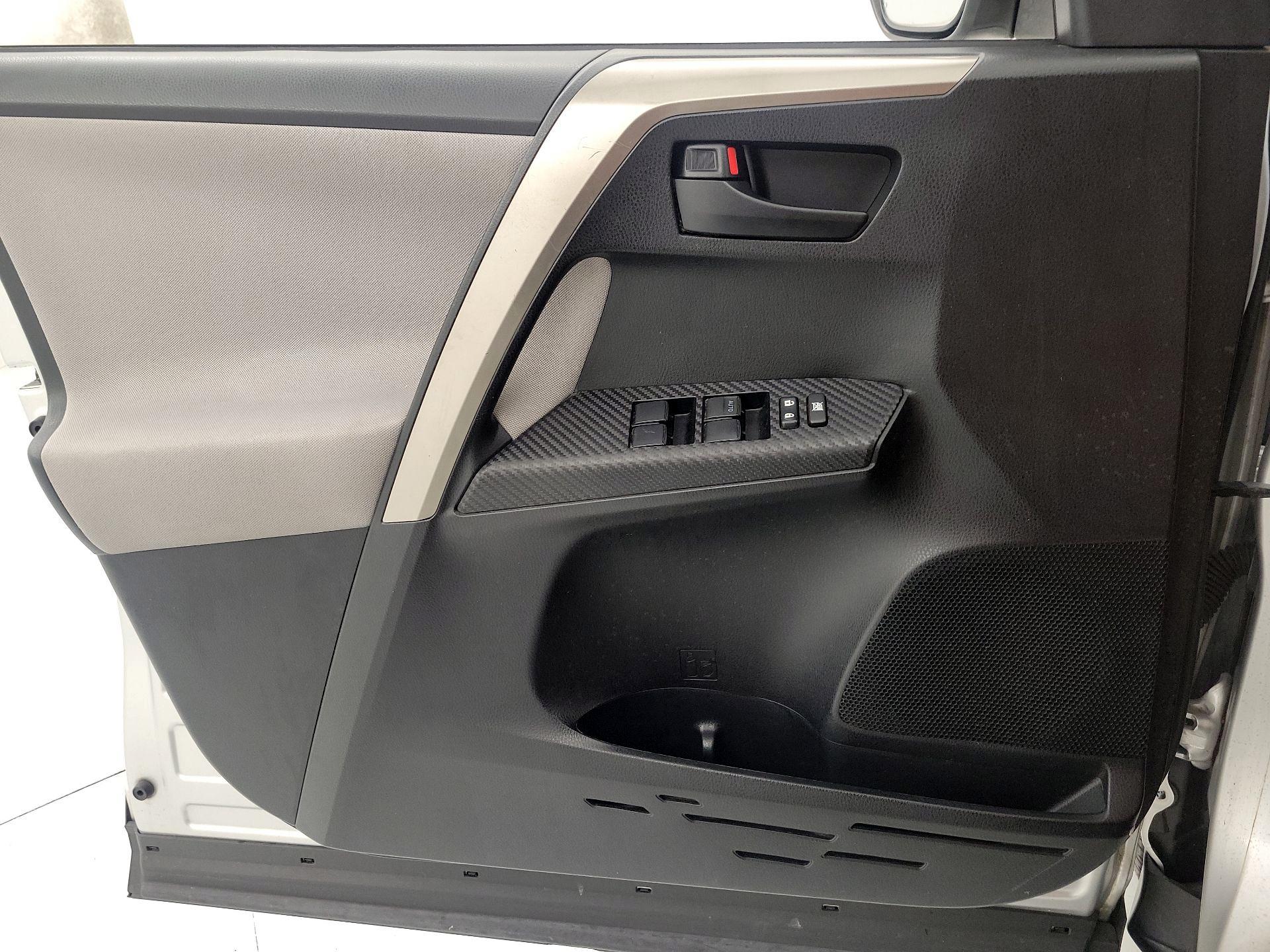 Thumbnail: 2015 Toyota RAV4 - 12