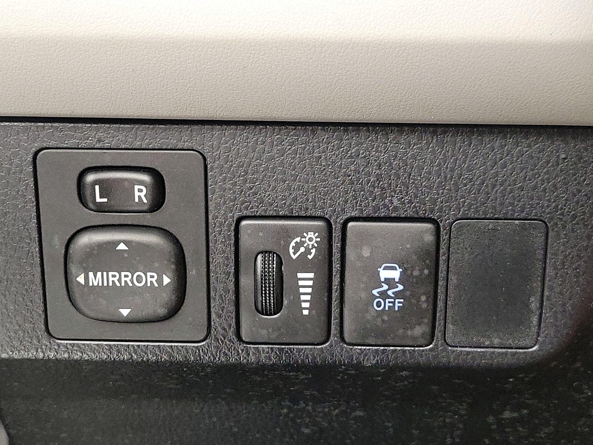 Thumbnail: 2015 Toyota RAV4 - 13