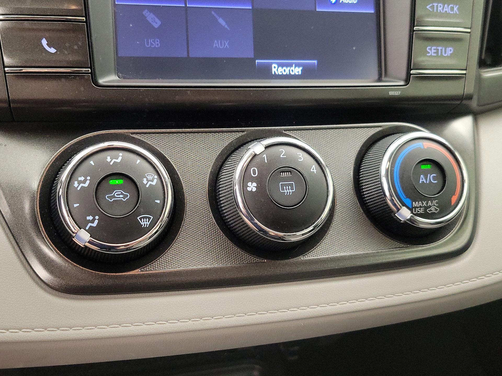 Thumbnail: 2015 Toyota RAV4 - 16