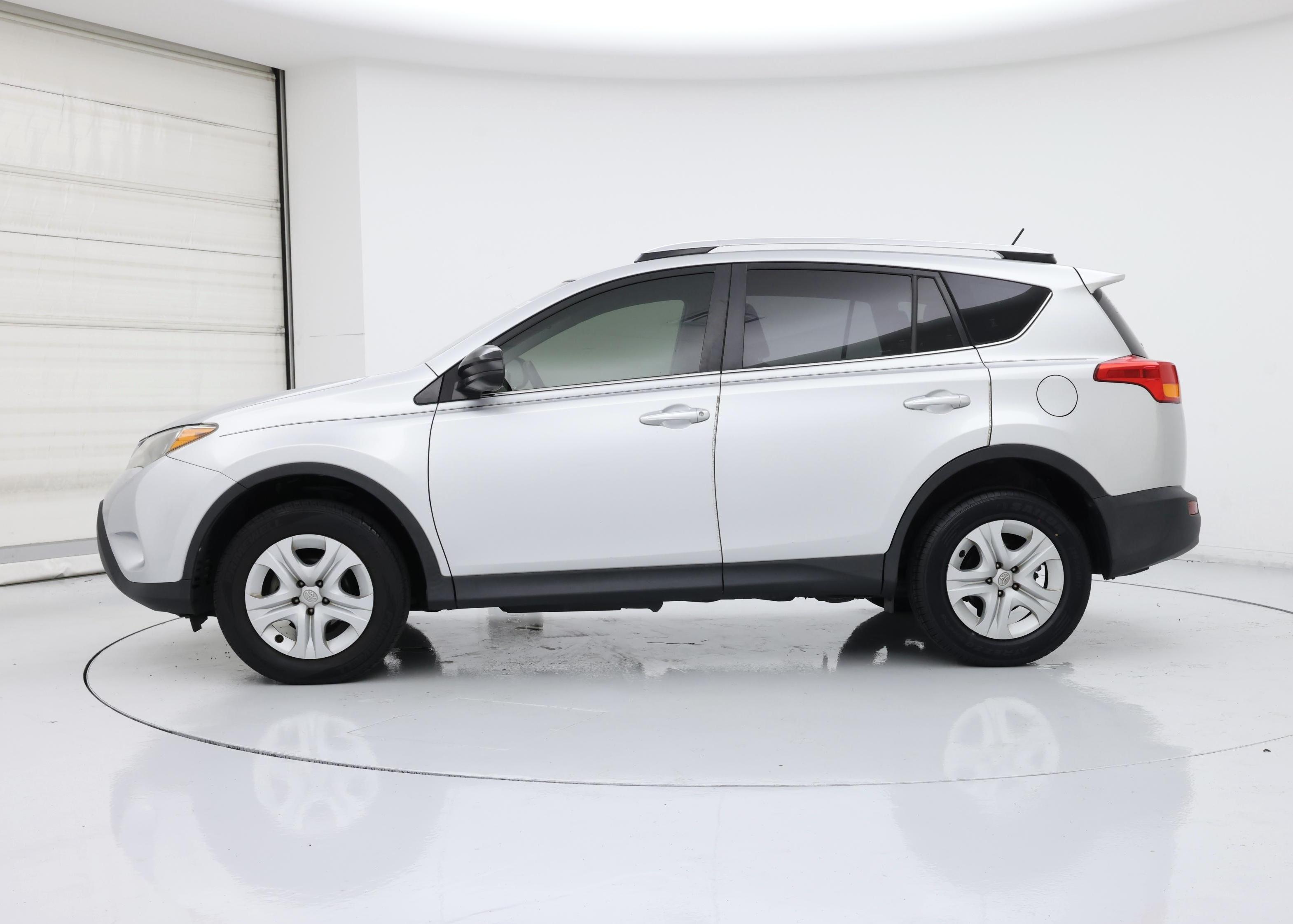 Thumbnail: 2015 Toyota RAV4 - 3