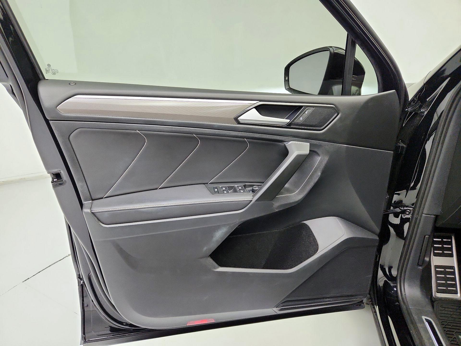 Thumbnail: 2022 Volkswagen Tiguan - 12