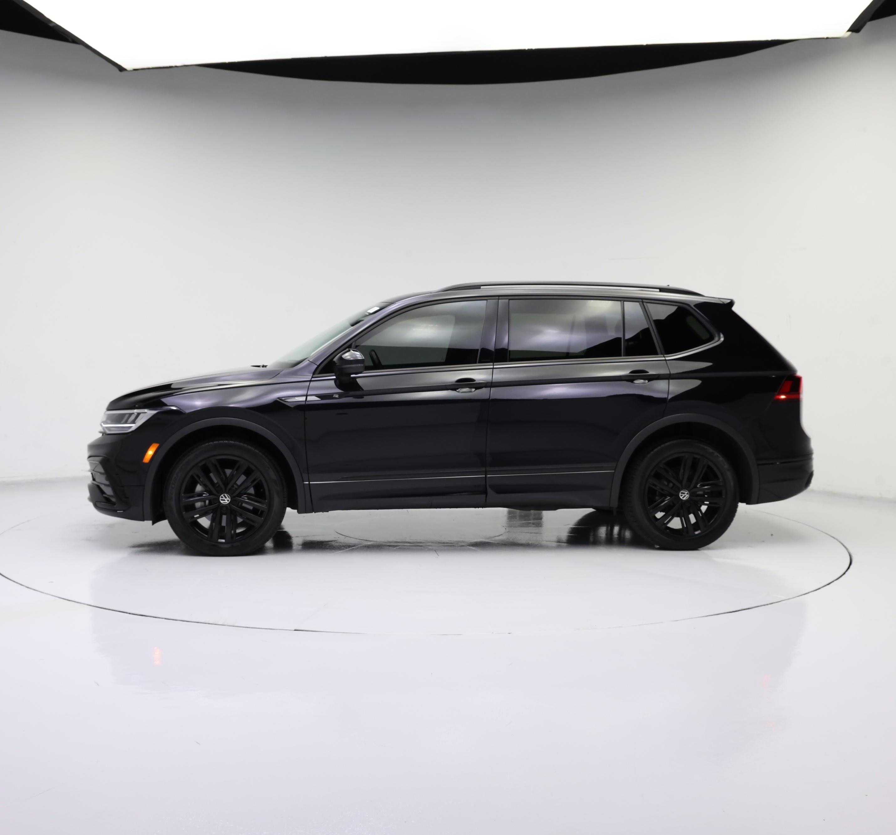 Thumbnail: 2022 Volkswagen Tiguan - 3