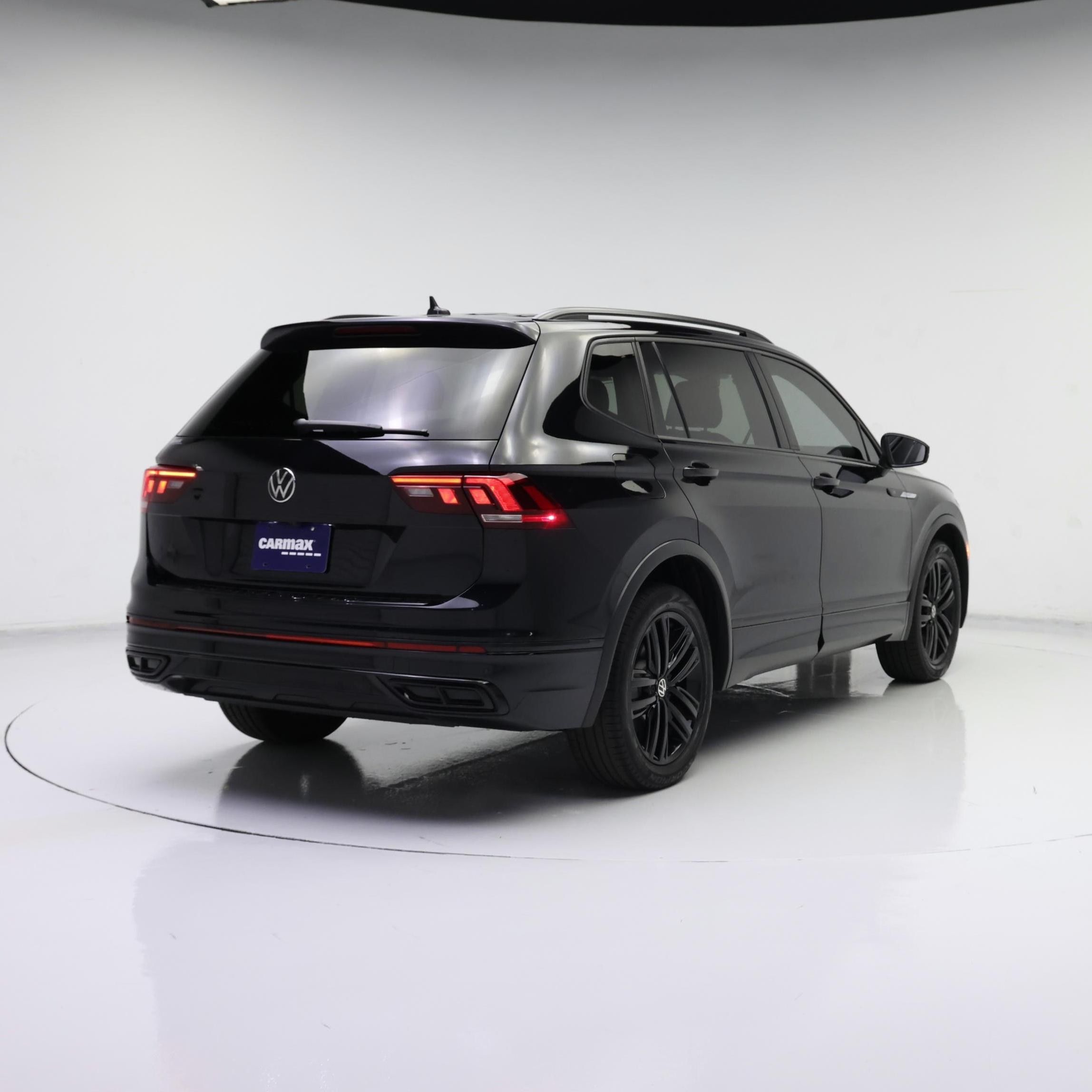 Thumbnail: 2022 Volkswagen Tiguan - 8