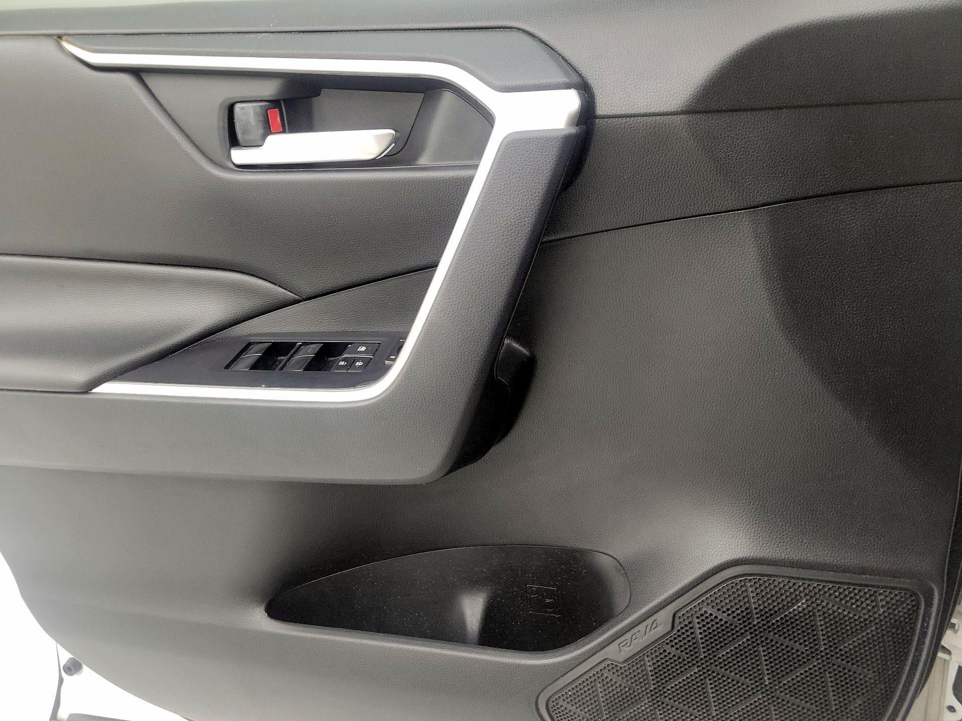 Thumbnail: 2019 Toyota RAV4 - 12