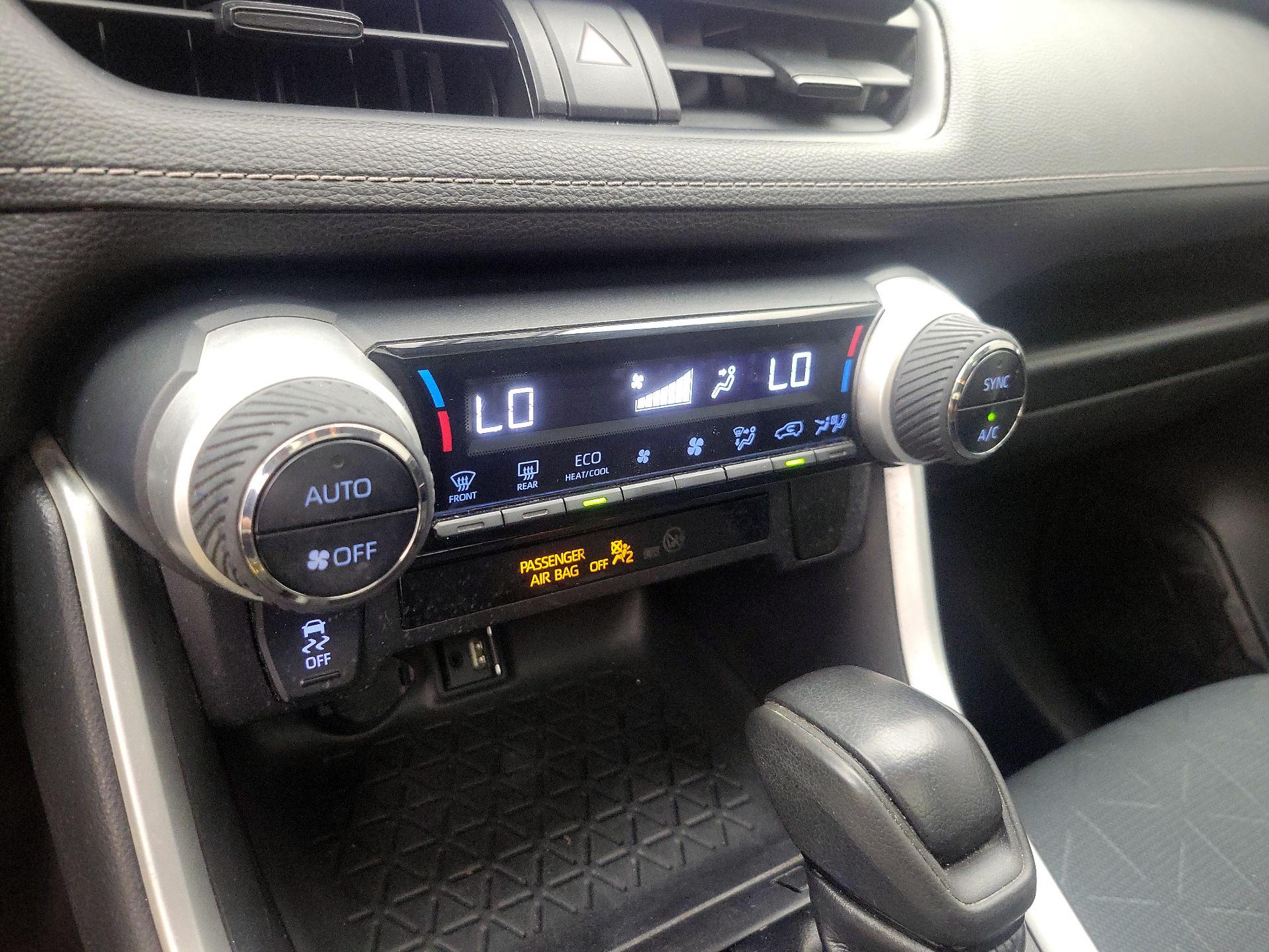 Thumbnail: 2019 Toyota RAV4 - 16