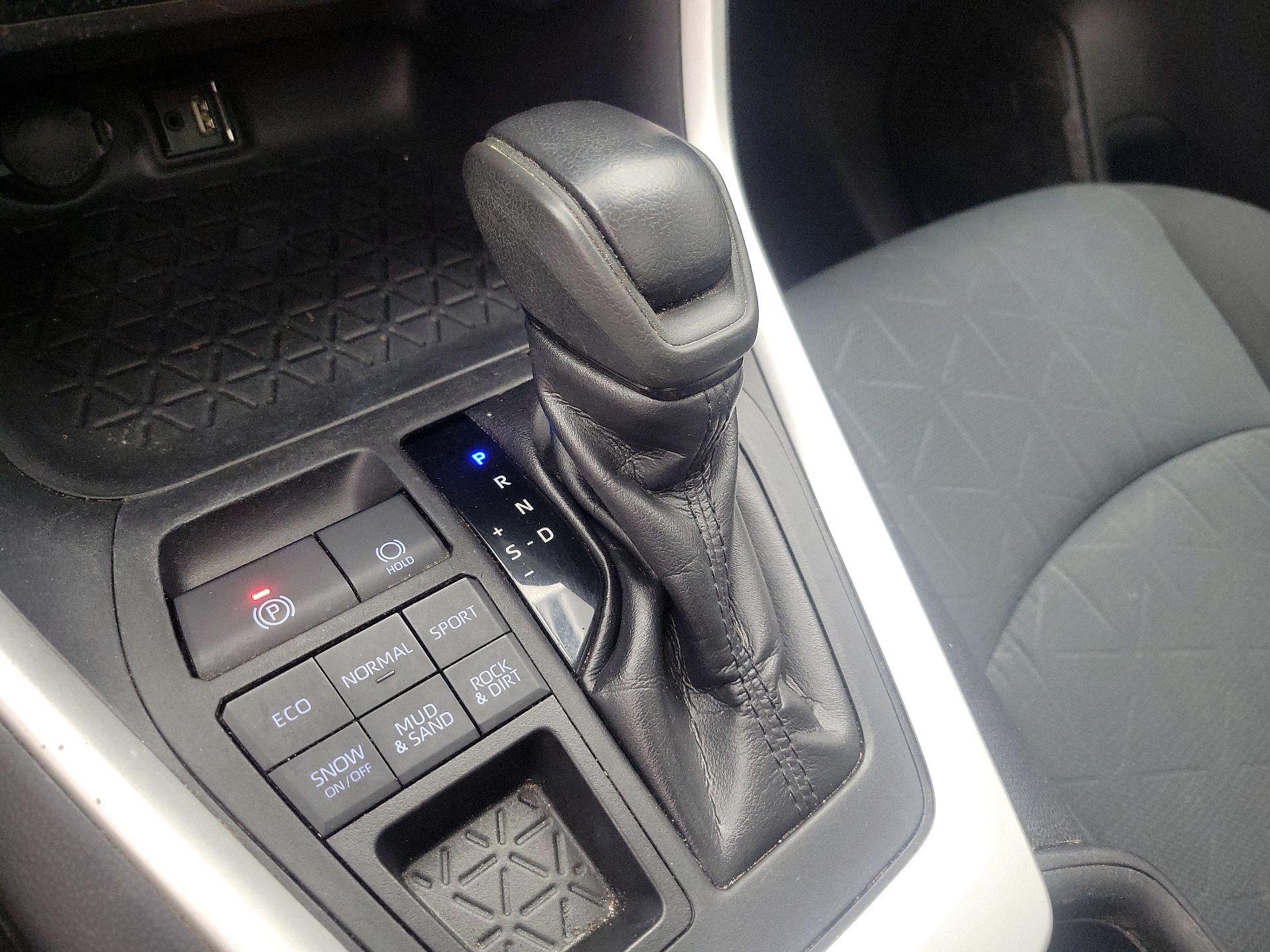 Thumbnail: 2019 Toyota RAV4 - 17