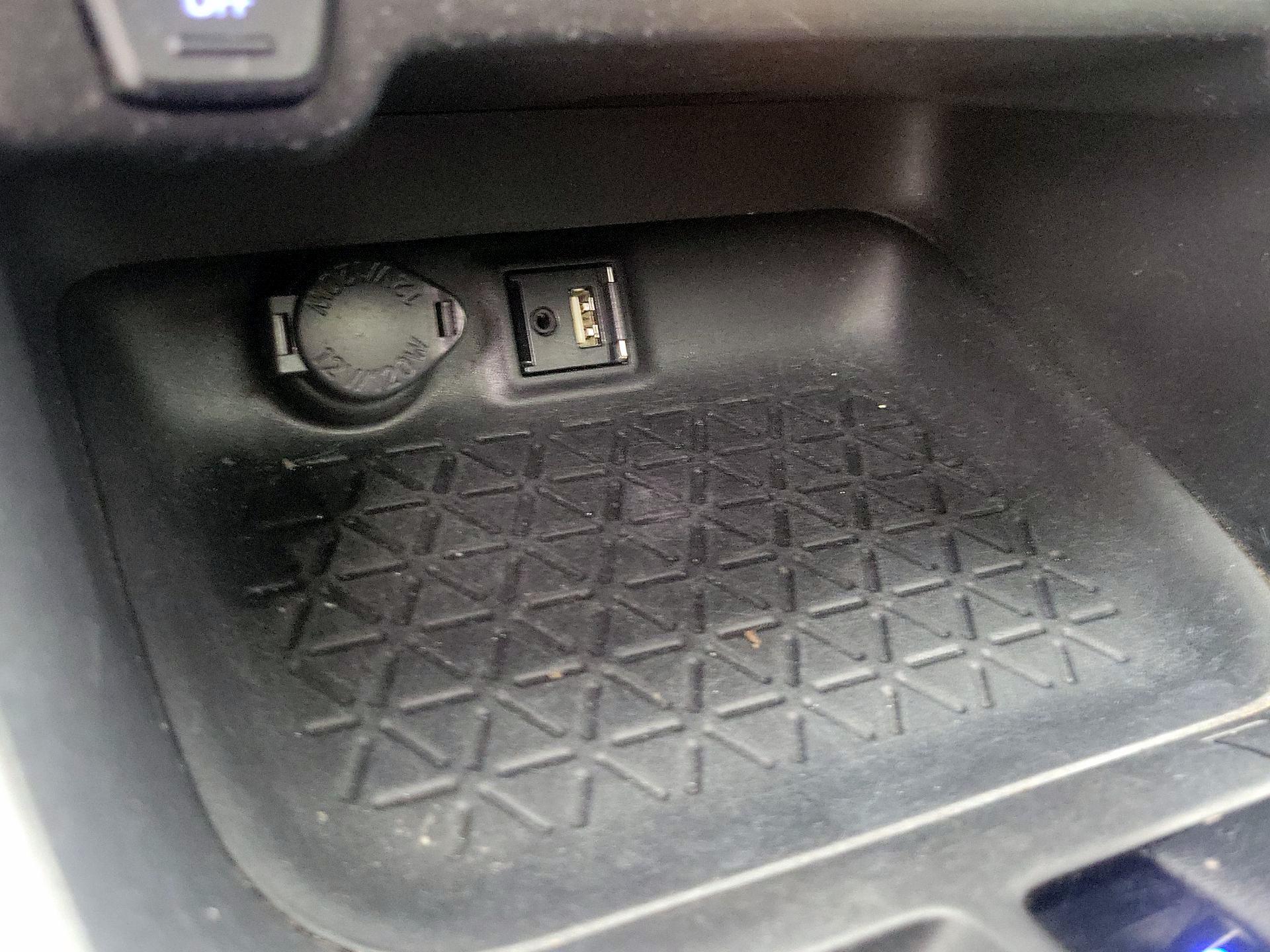 Thumbnail: 2019 Toyota RAV4 - 18