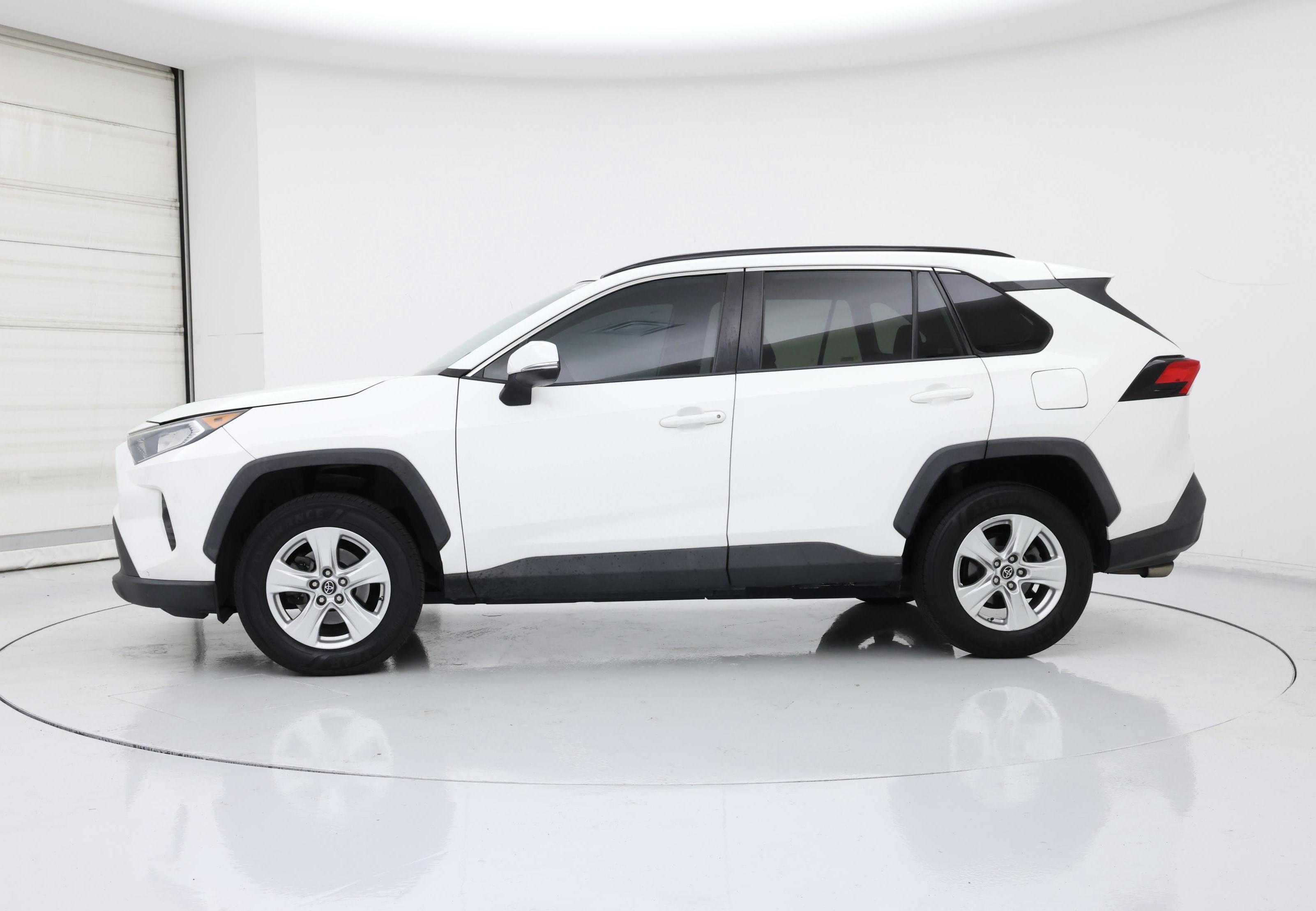 Thumbnail: 2019 Toyota RAV4 - 3