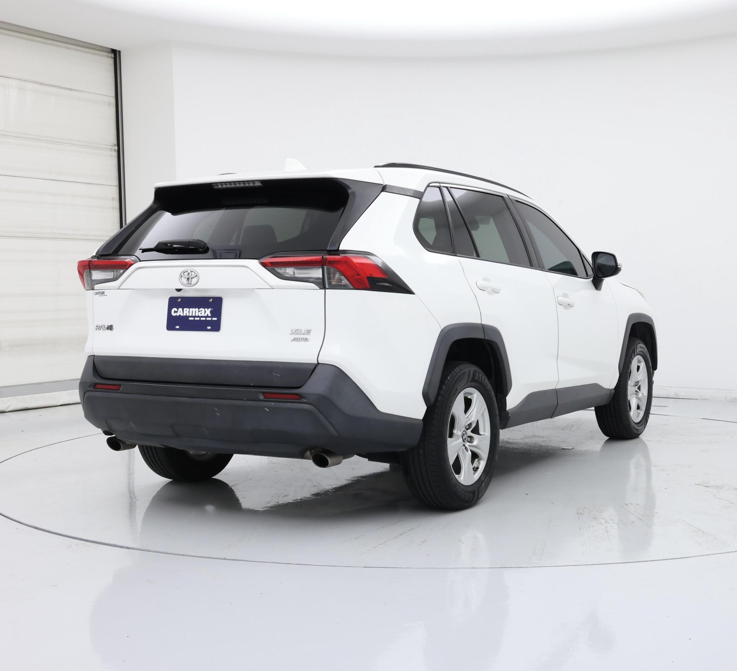Thumbnail: 2019 Toyota RAV4 - 8
