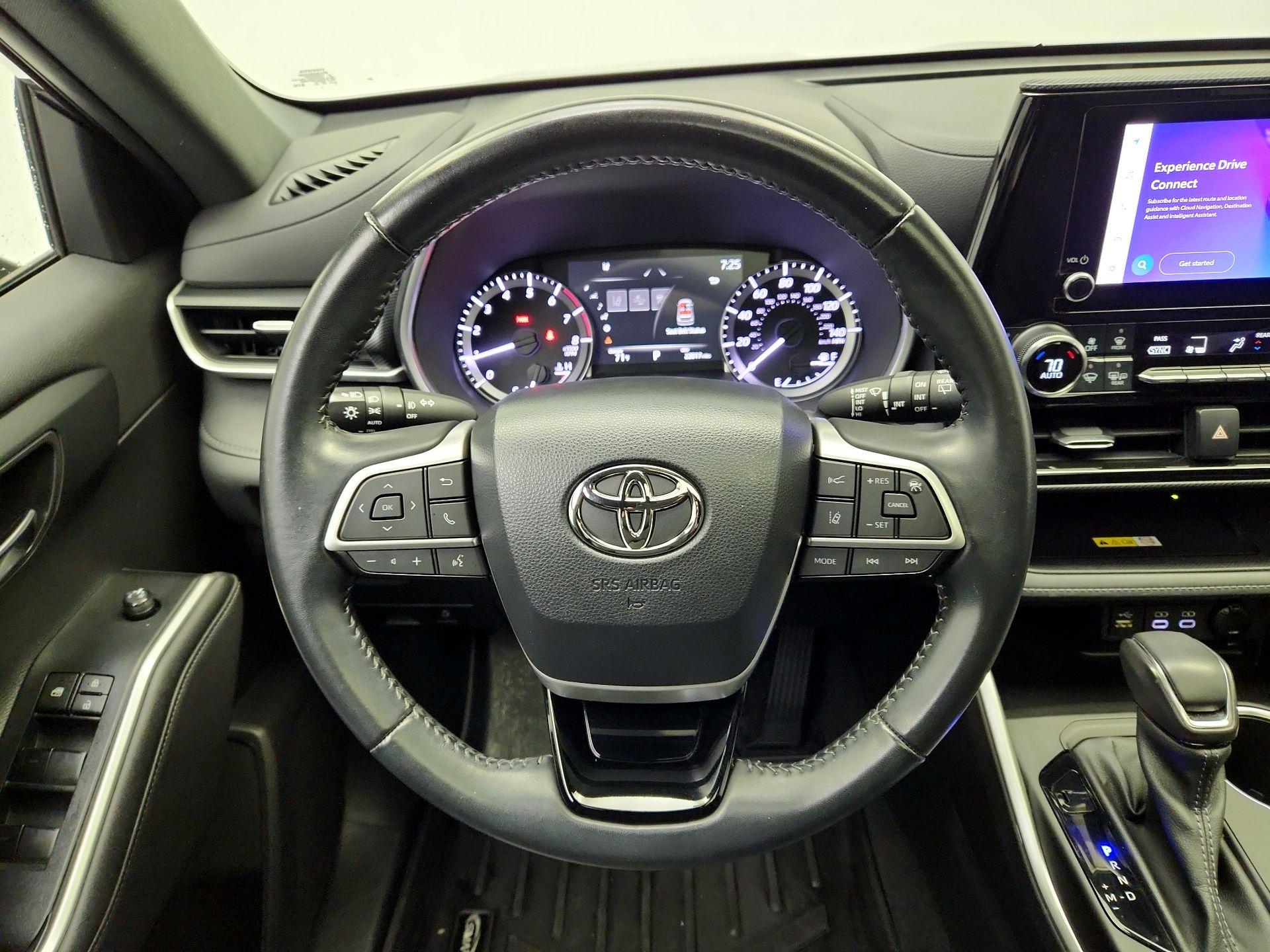 Thumbnail: 2023 Toyota Highlander - 10