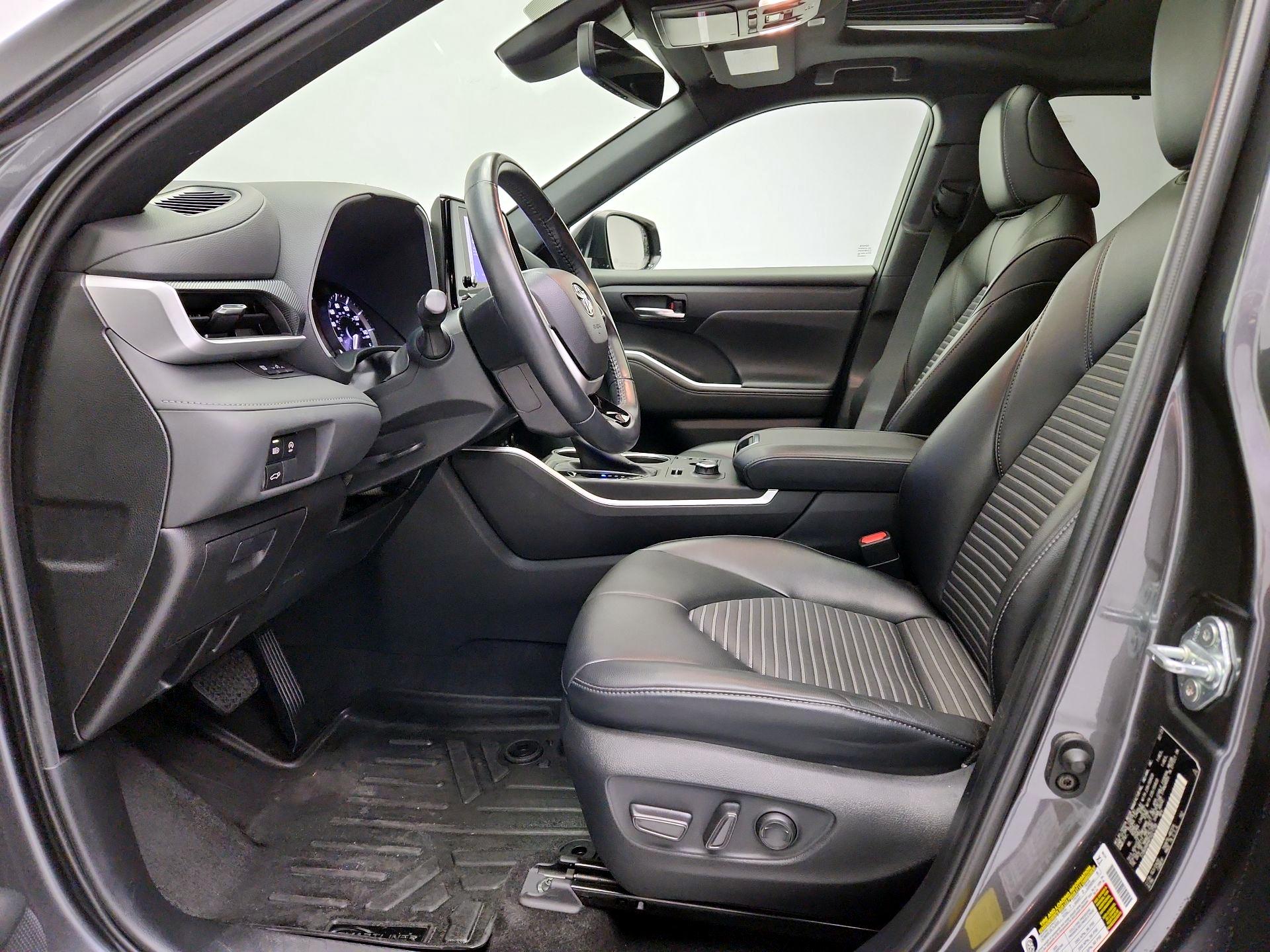 Thumbnail: 2023 Toyota Highlander - 11