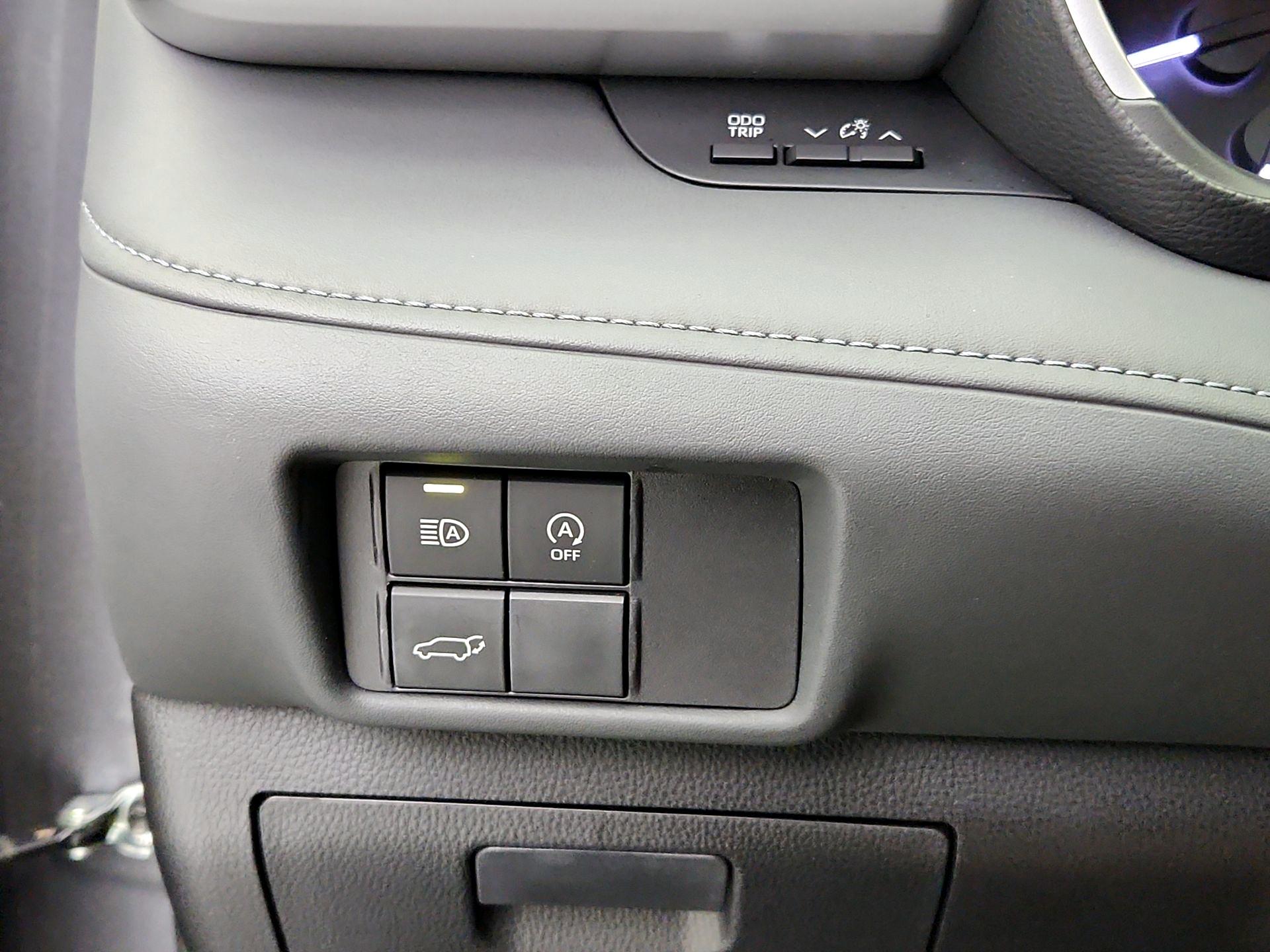 Thumbnail: 2023 Toyota Highlander - 13