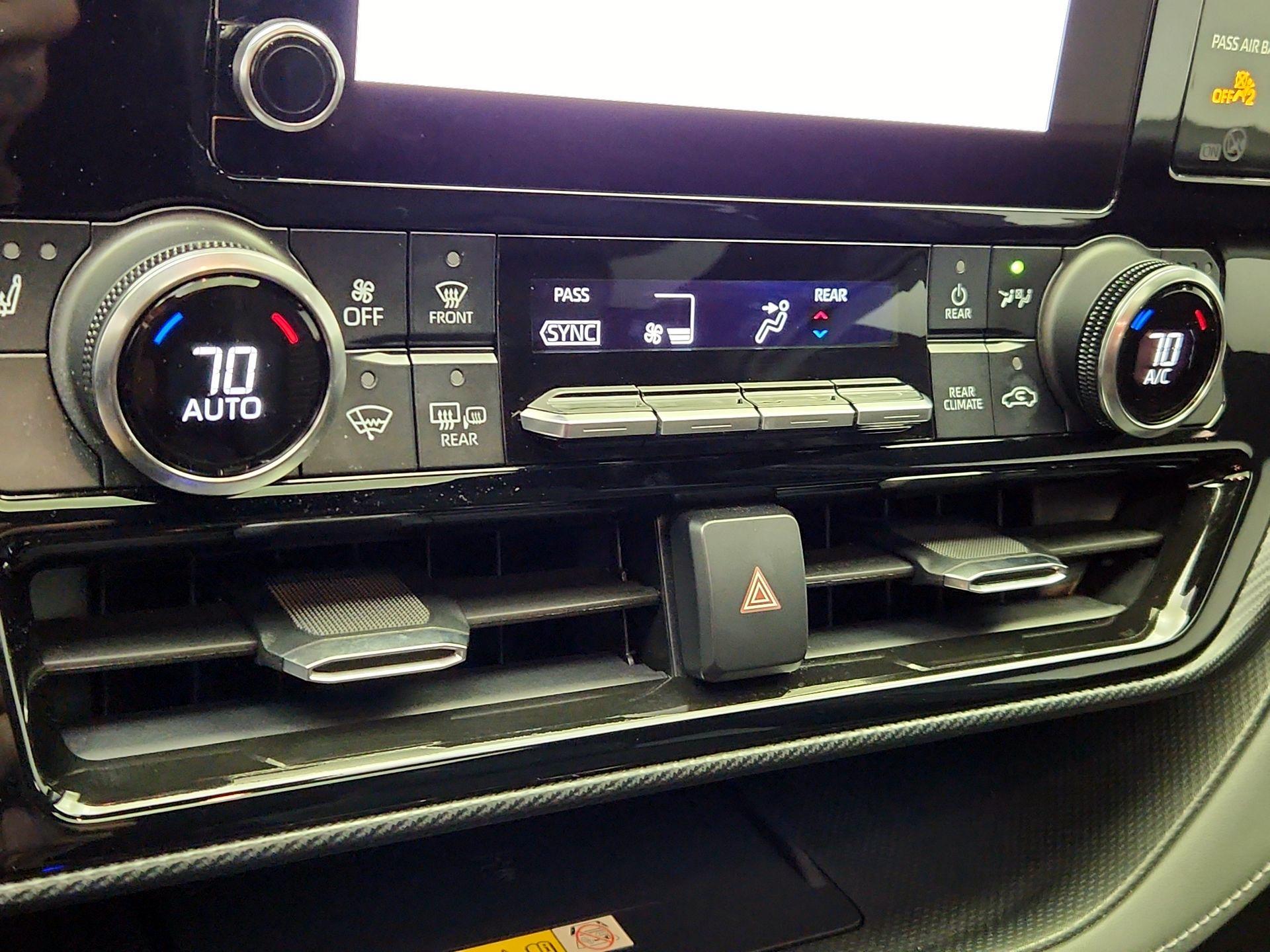 Thumbnail: 2023 Toyota Highlander - 17