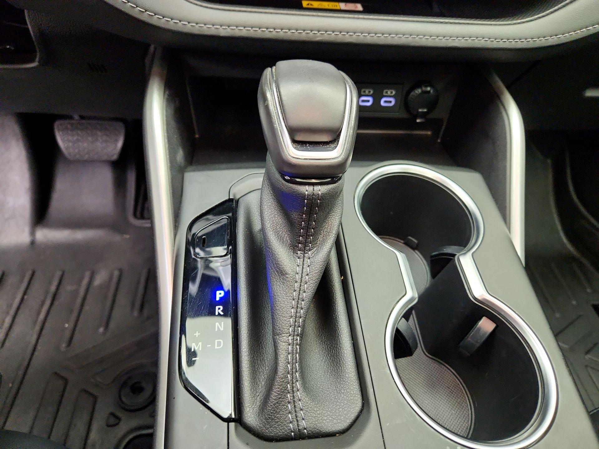 Thumbnail: 2023 Toyota Highlander - 18