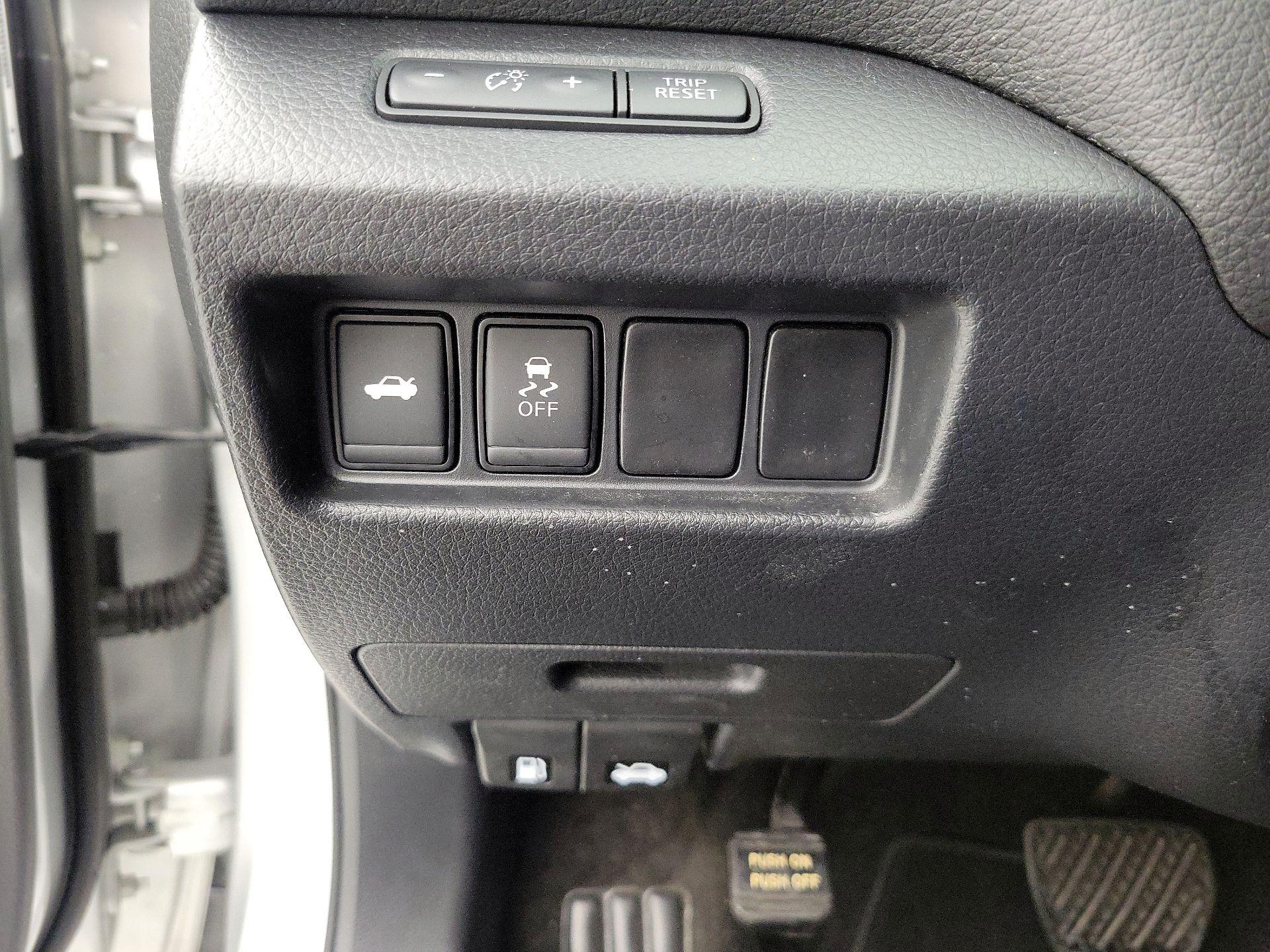 Thumbnail: 2018 Nissan Altima - 13