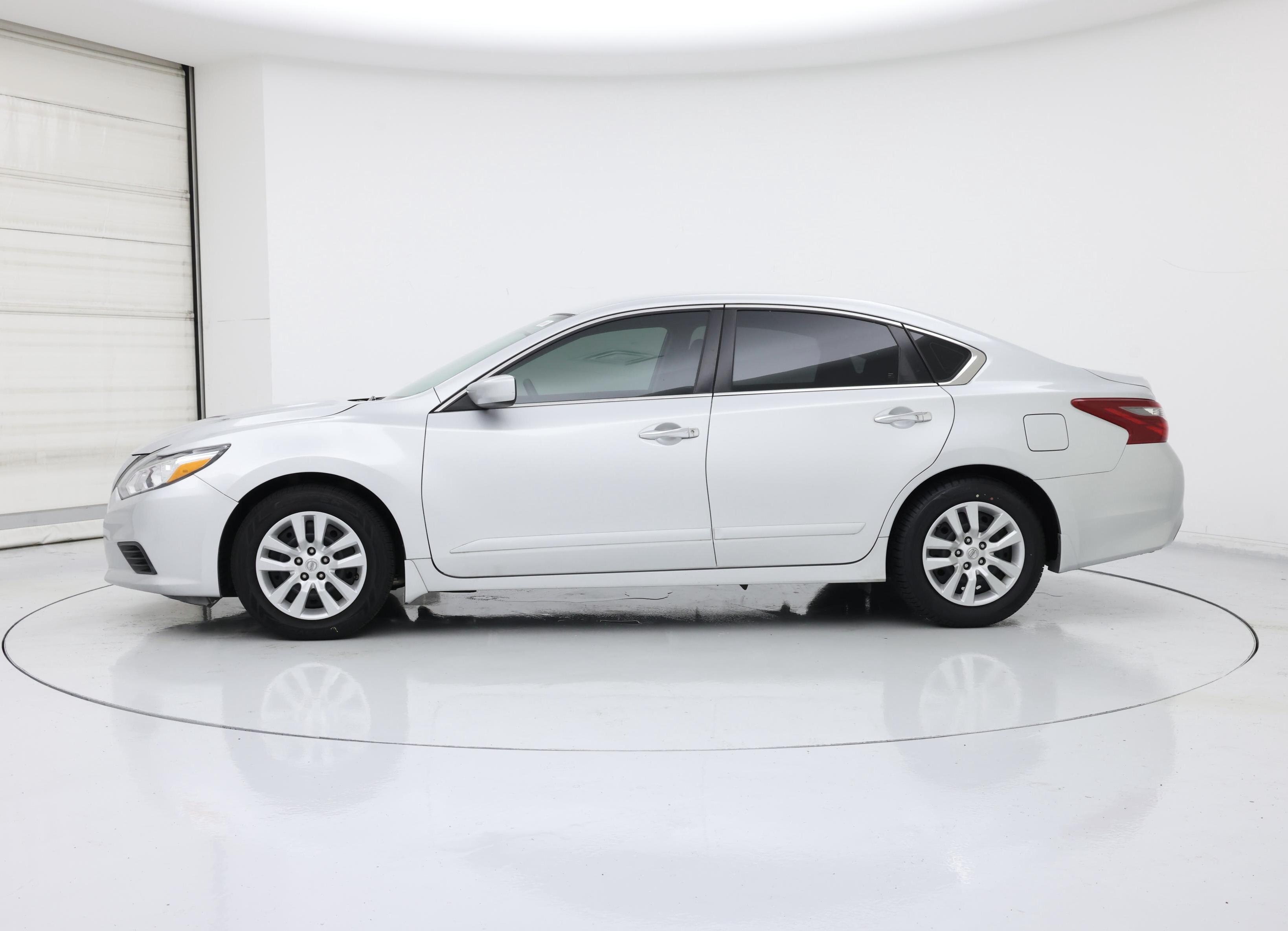 Thumbnail: 2018 Nissan Altima - 3