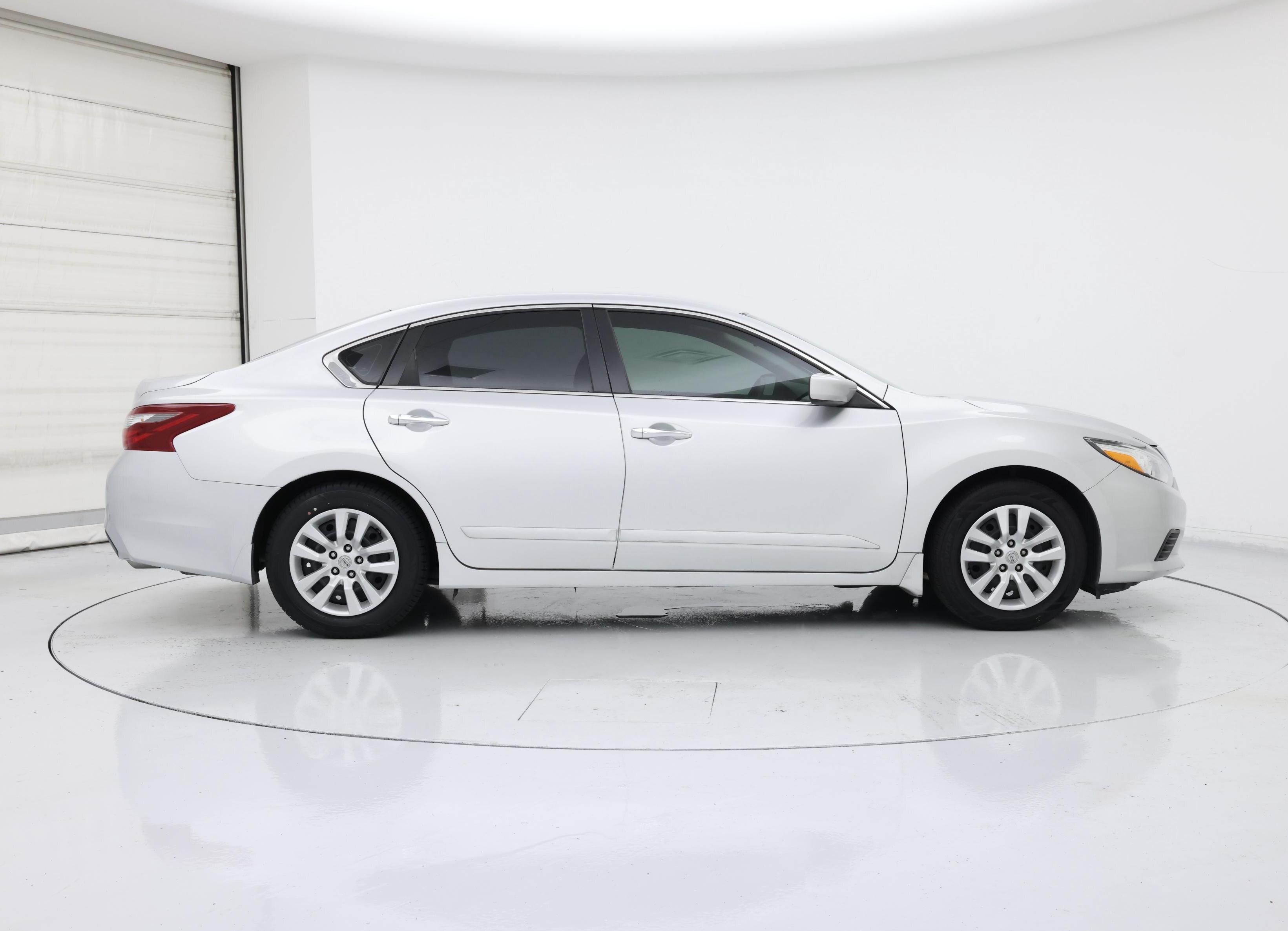 Thumbnail: 2018 Nissan Altima - 7