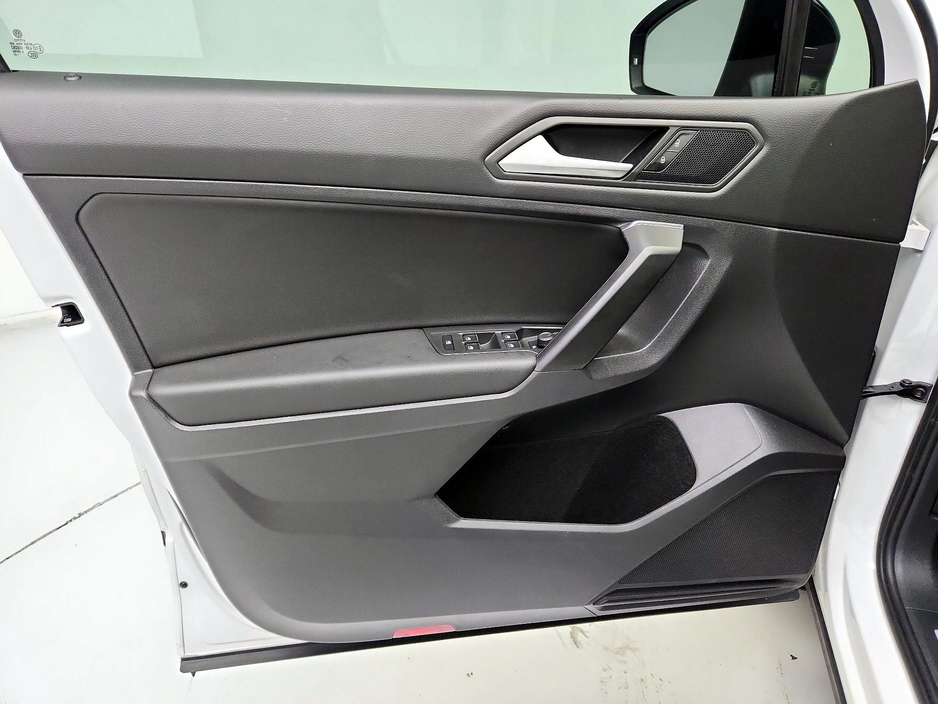 Thumbnail: 2021 Volkswagen Tiguan - 12