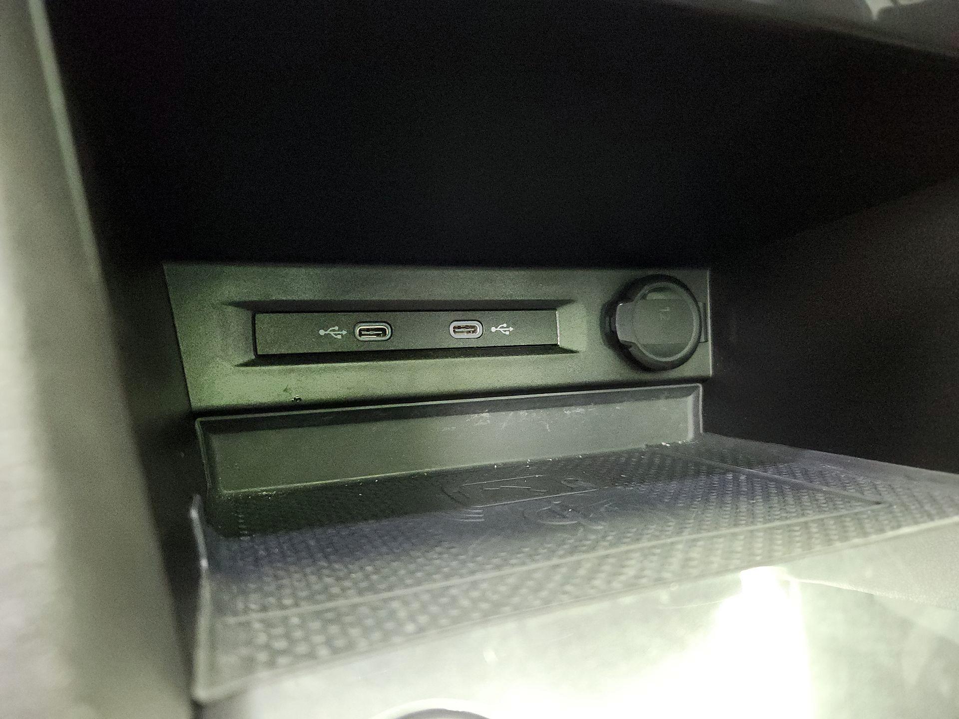 Thumbnail: 2021 Volkswagen Tiguan - 18