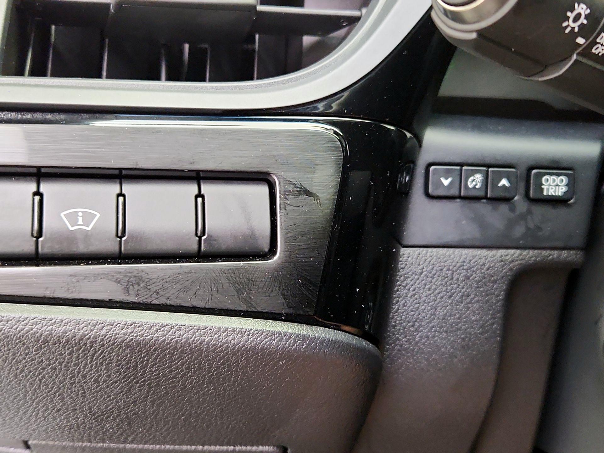 Thumbnail: 2022 Lexus ES - 13