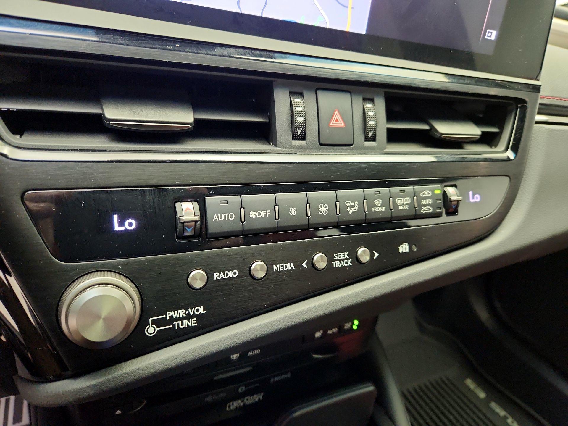 Thumbnail: 2022 Lexus ES - 17