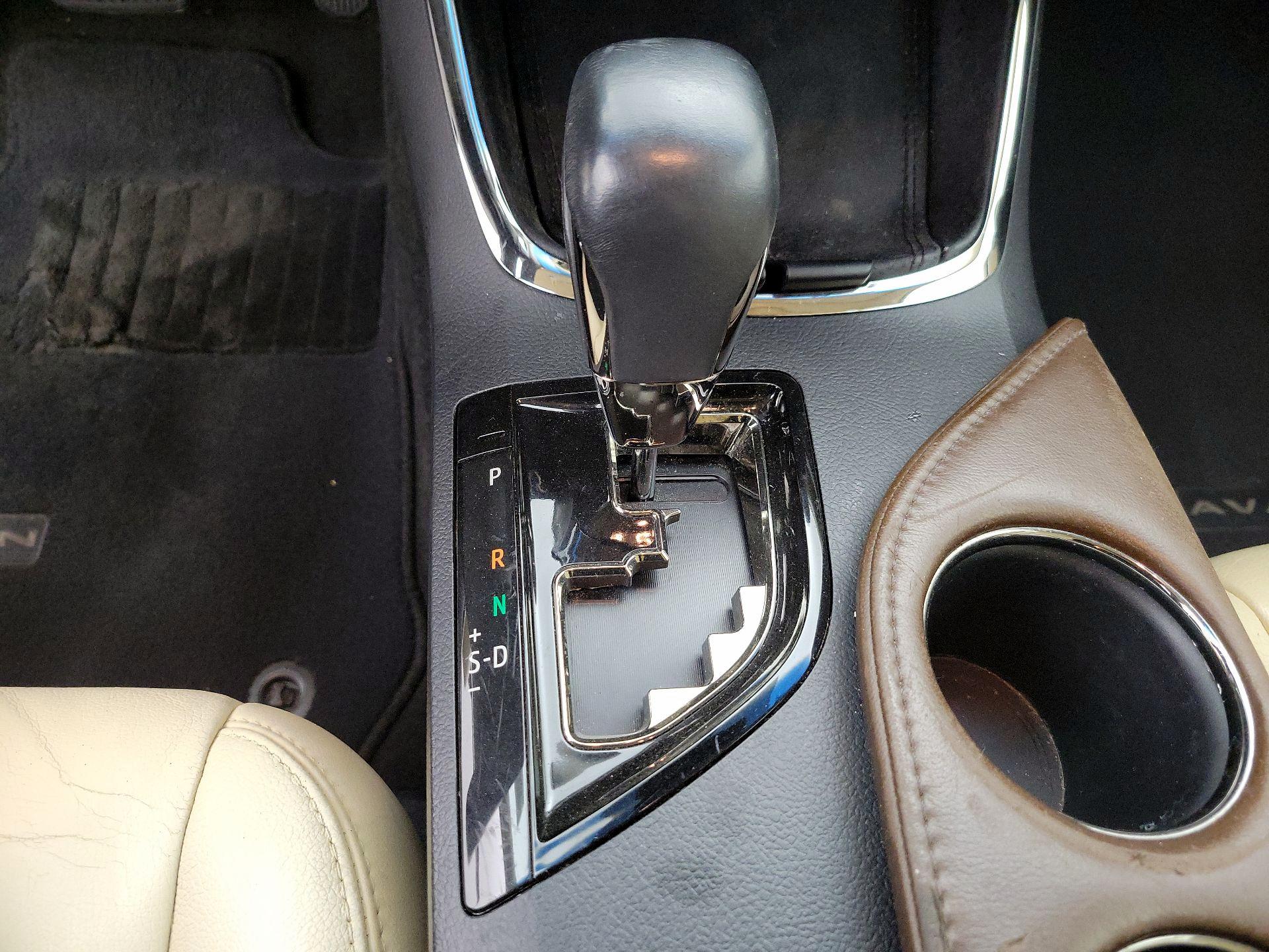 Thumbnail: 2015 Toyota Avalon - 18