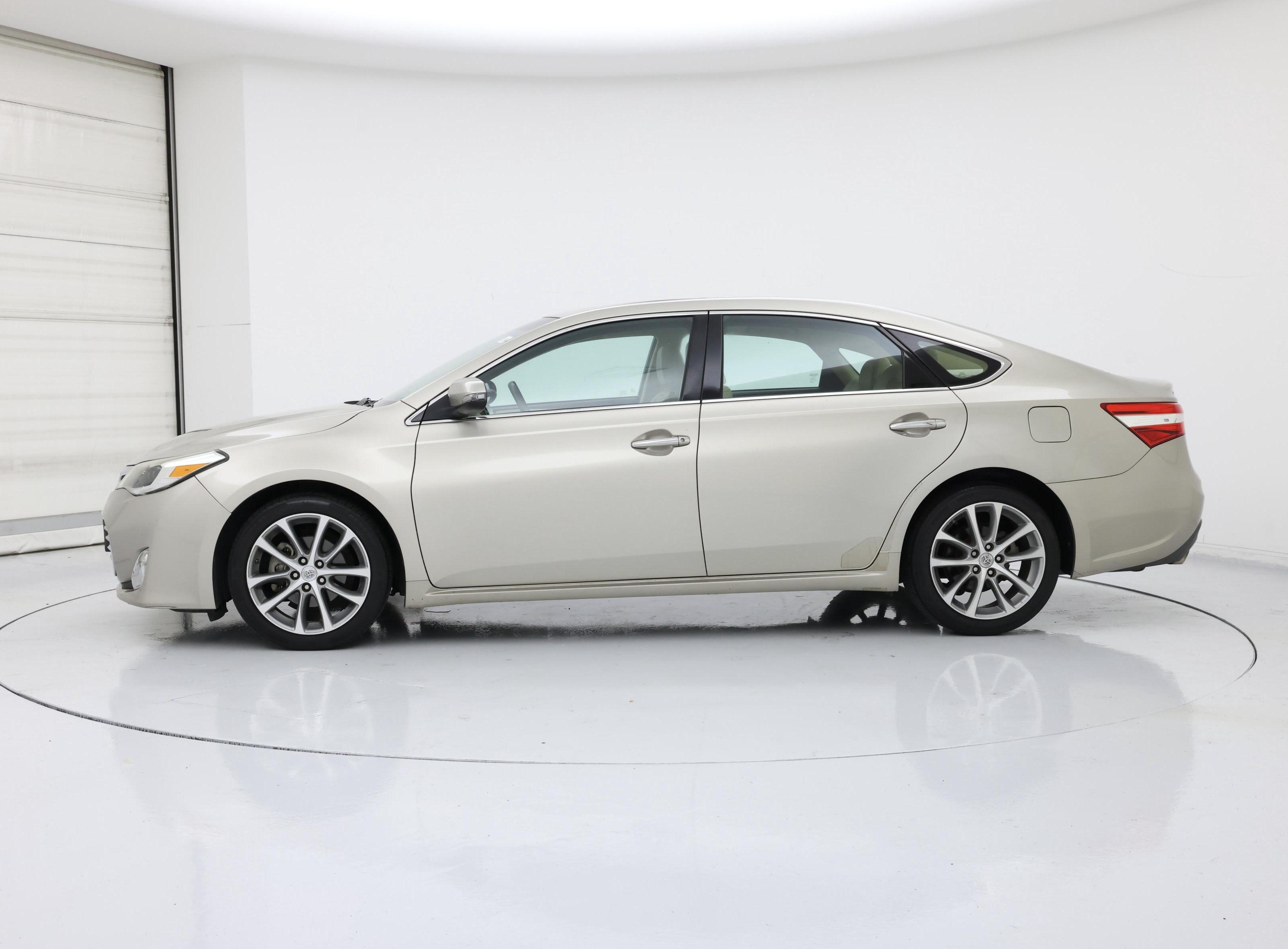 Thumbnail: 2015 Toyota Avalon - 3