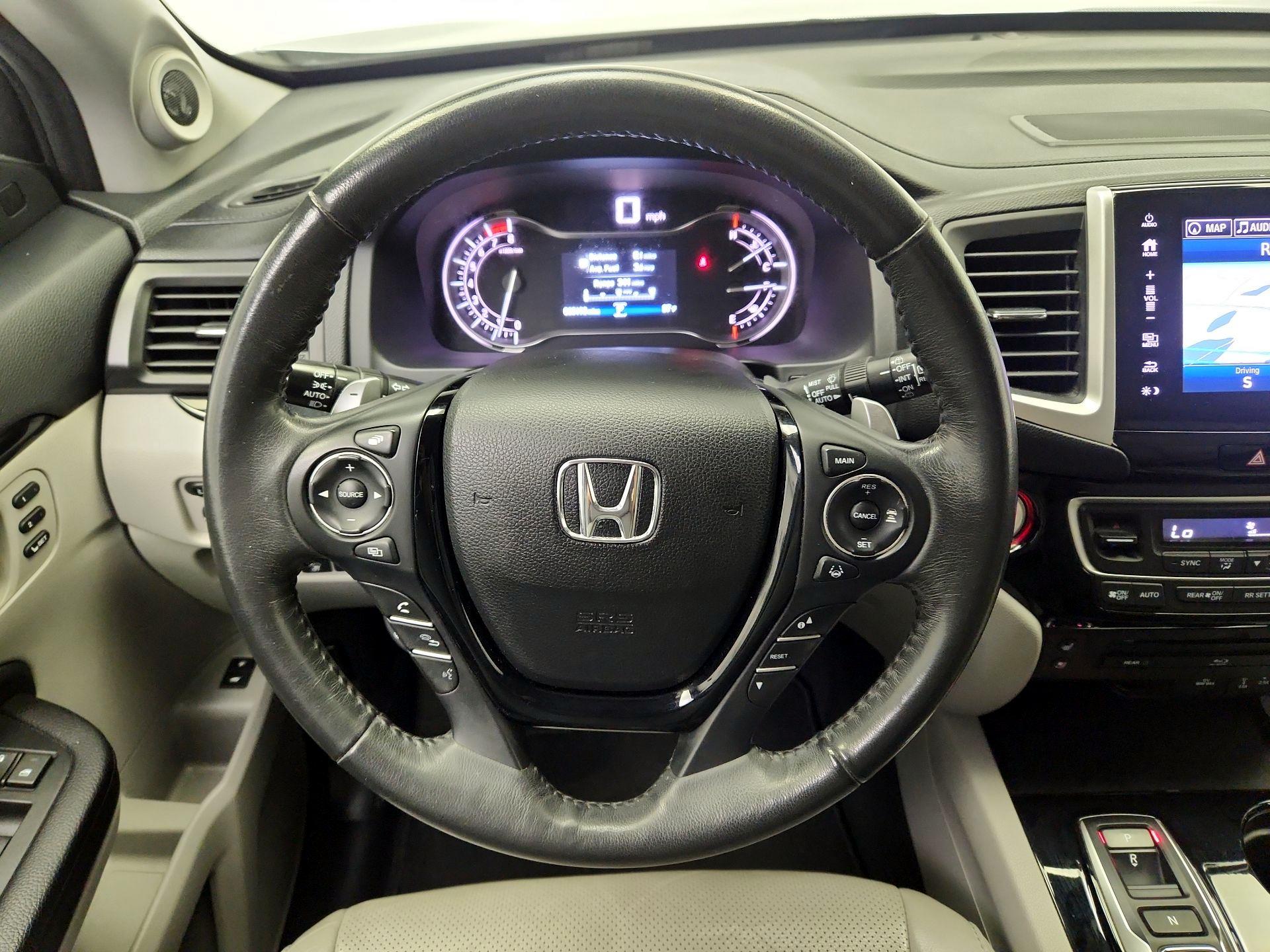 Thumbnail: 2017 Honda Pilot - 10