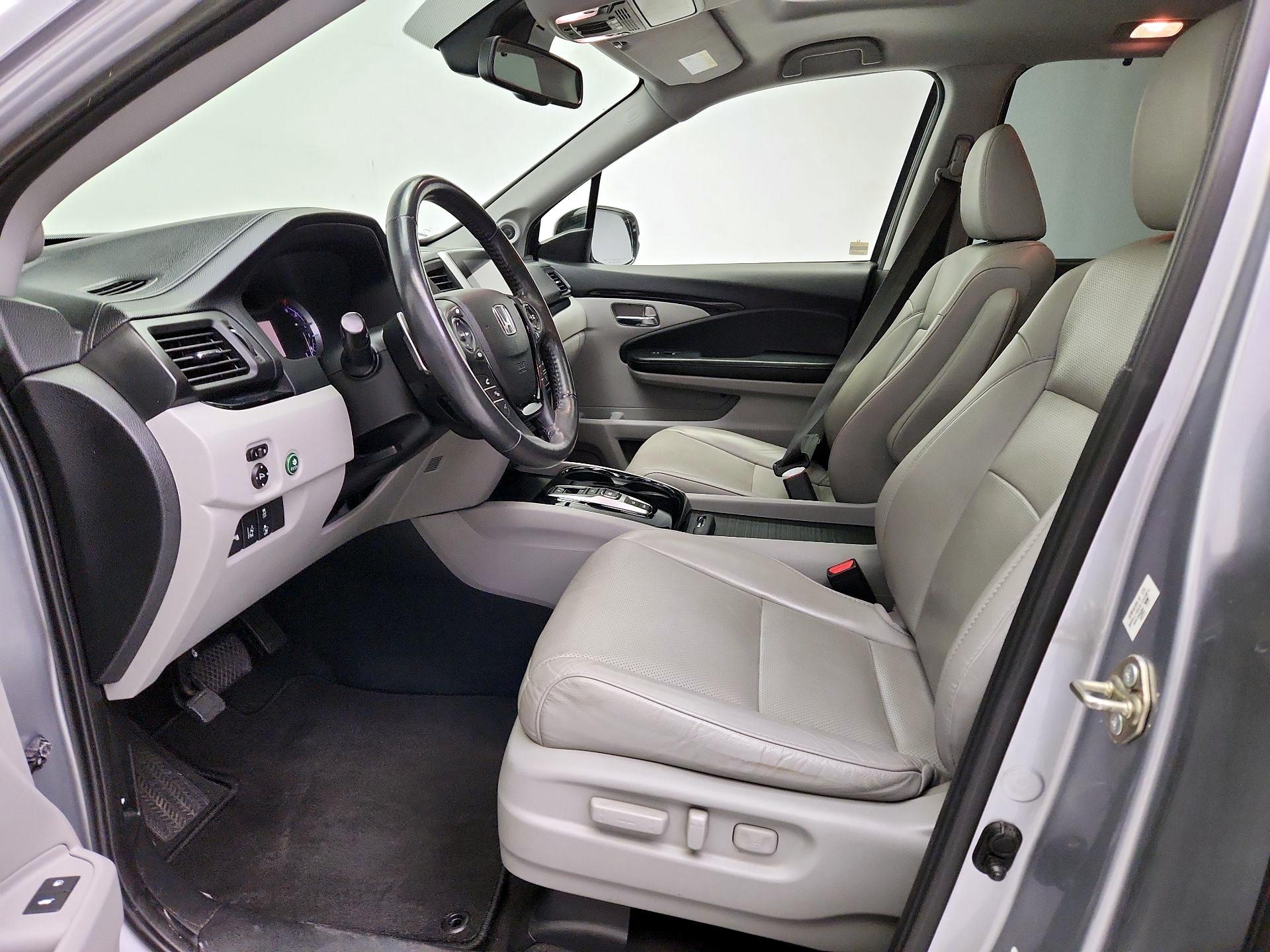 Thumbnail: 2017 Honda Pilot - 11