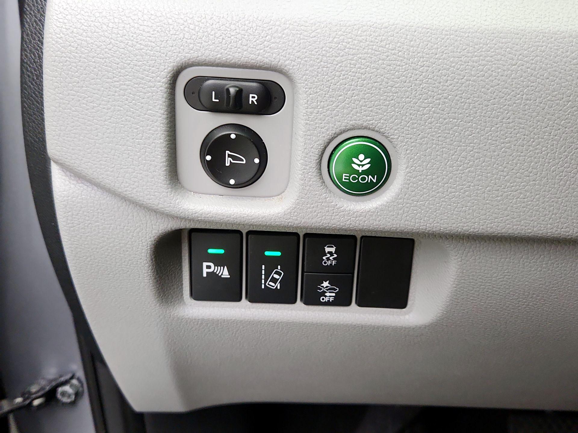 Thumbnail: 2017 Honda Pilot - 13